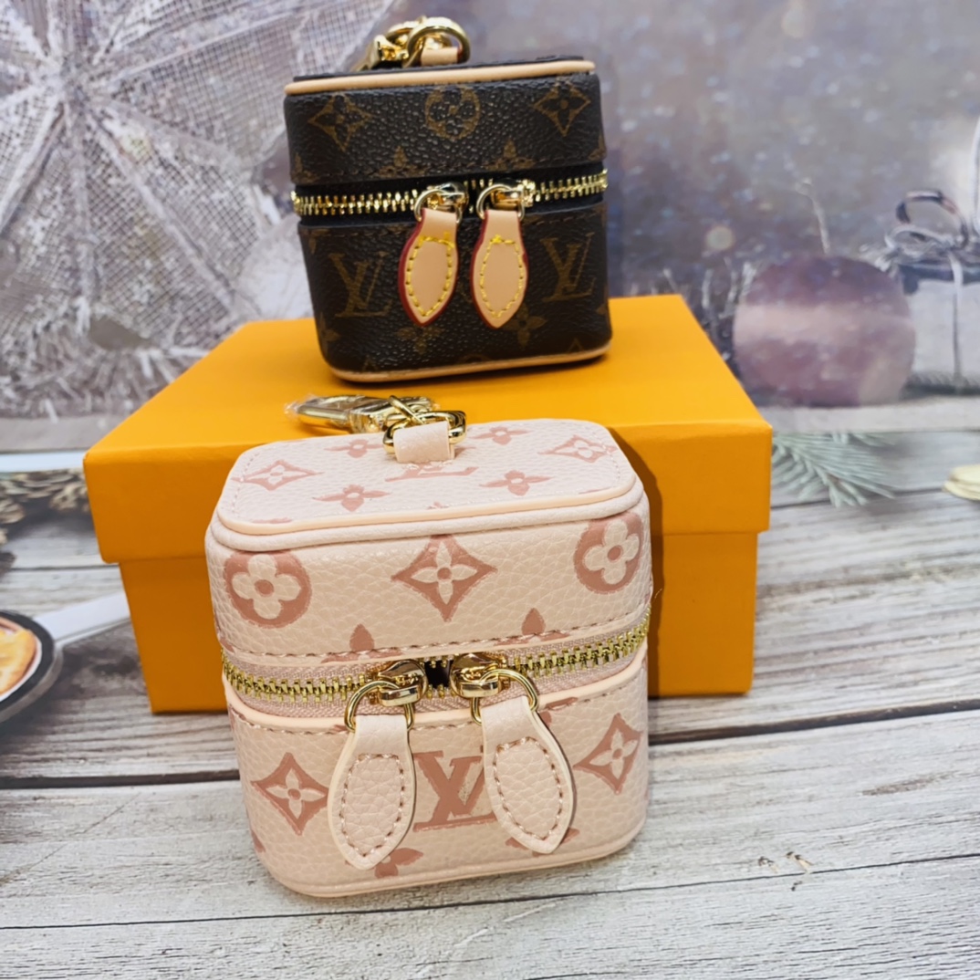 Vintage Pattern Mini Handbag with Casual Outfit