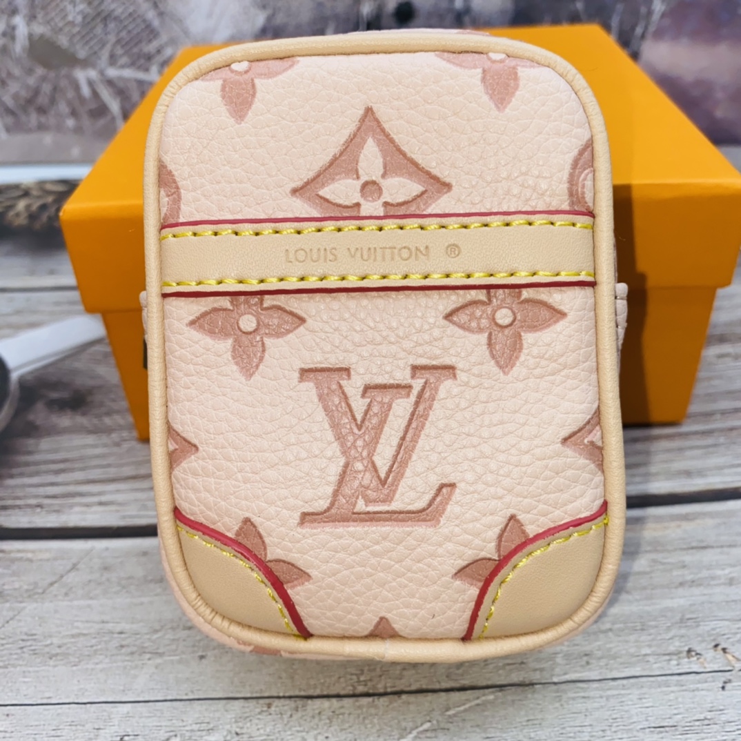 Mini leather handbag, worn as a shoulder bag.