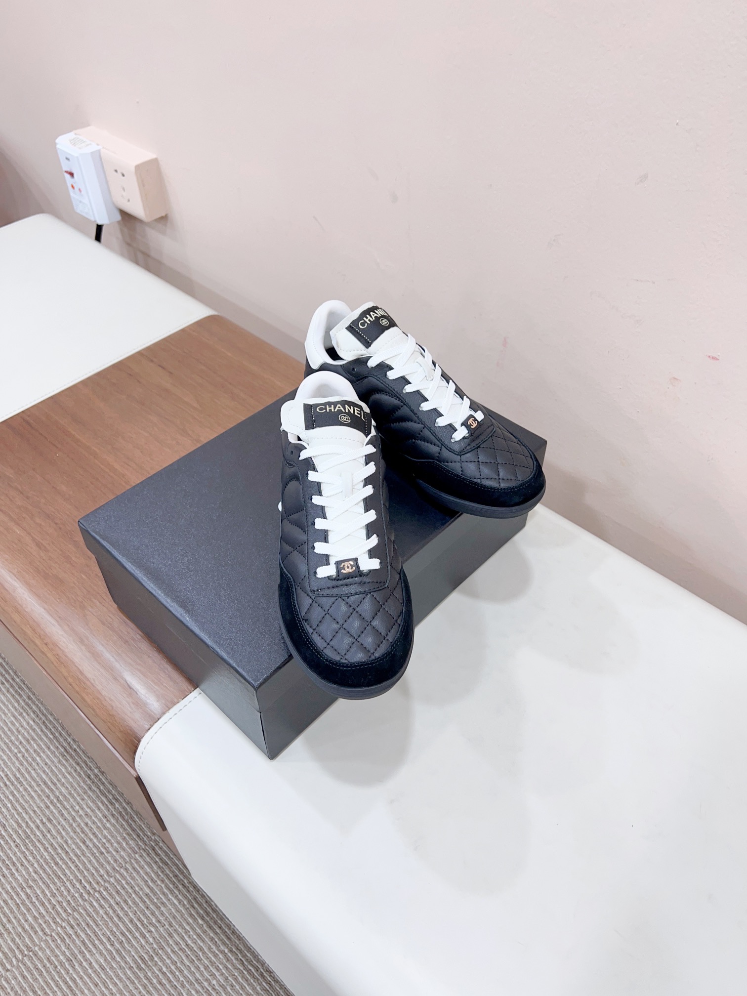 NO:647943,Certified 25 CHANE*25 spring and summer high version Xiaoxiangjia's top casual shoes series_____________ The must-have hot style of Xiangjia in spring and autumn, goddess series, with Xiangjia's characteristic elegant lady temperament, super attractive, irresistible, heart-warming... Imported cowhide for the upper, imported lambskin for the lining, high softness and comfort, original model opening, TPU outsole: 35-40  Extremely cost-effective, no bargaining., boots, chanel, chanel, boots, cowhide, sheepskin19860909已认证25 CHANE*25春夏高版本小香家顶级休闲鞋系列__________________ 春秋季香家必备爆款,女神系列,拥有香家特色优雅名媛气质,超级耐看,让人无法抗拒,心动ing…… 鞋面进口牛皮 内里垫脚进口小羊皮,柔软舒适性高 原模开版,TPU大底 : 35-40 极致性价比,不议价.,靴子,chanel,chanel,boots,cowhide,sheepskin,Women's Shoes