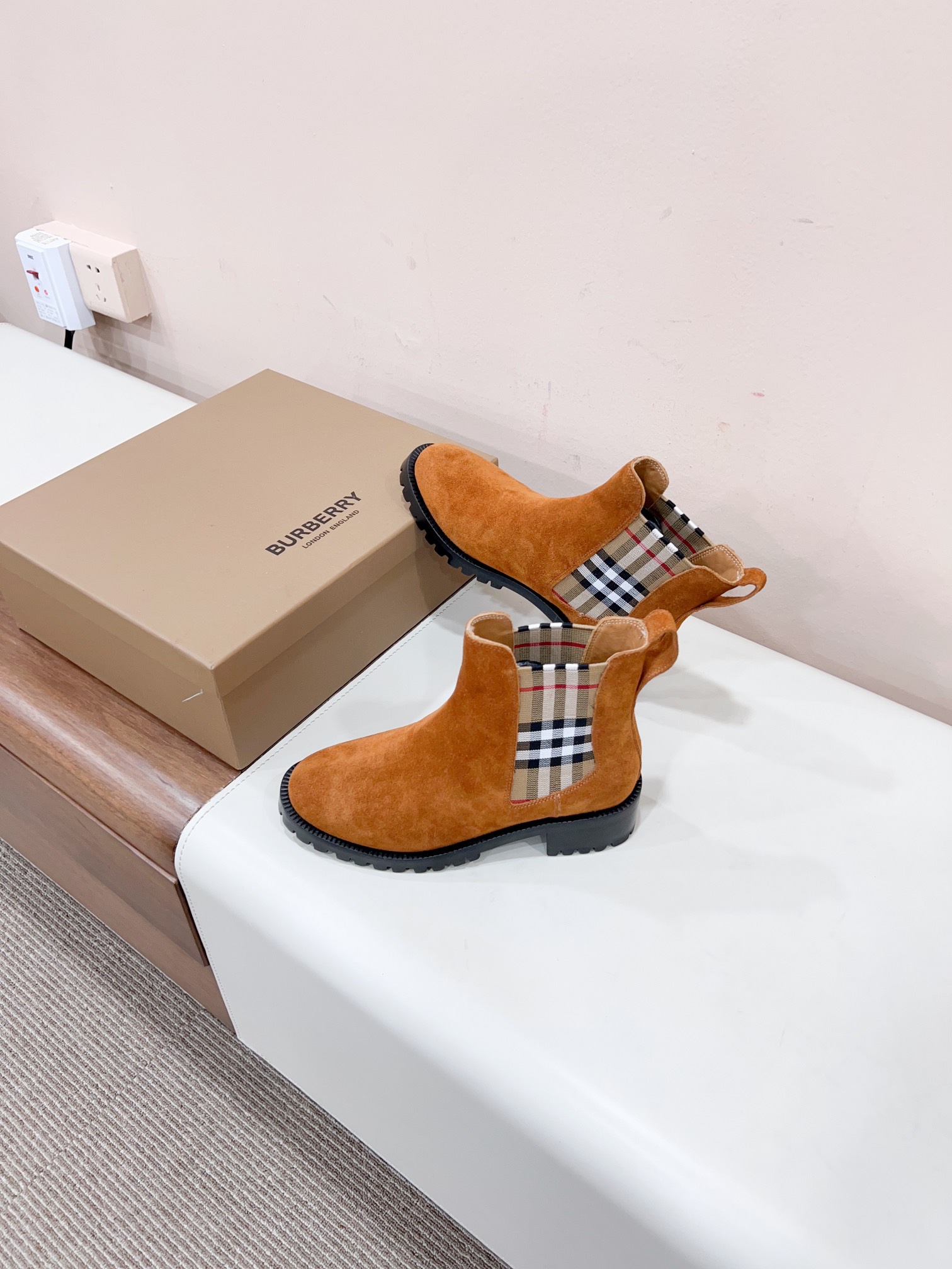 Burberry 2023ss Certified Korean-Style Bike Boots and Italian Chelsea Boots Overview - 图片 3