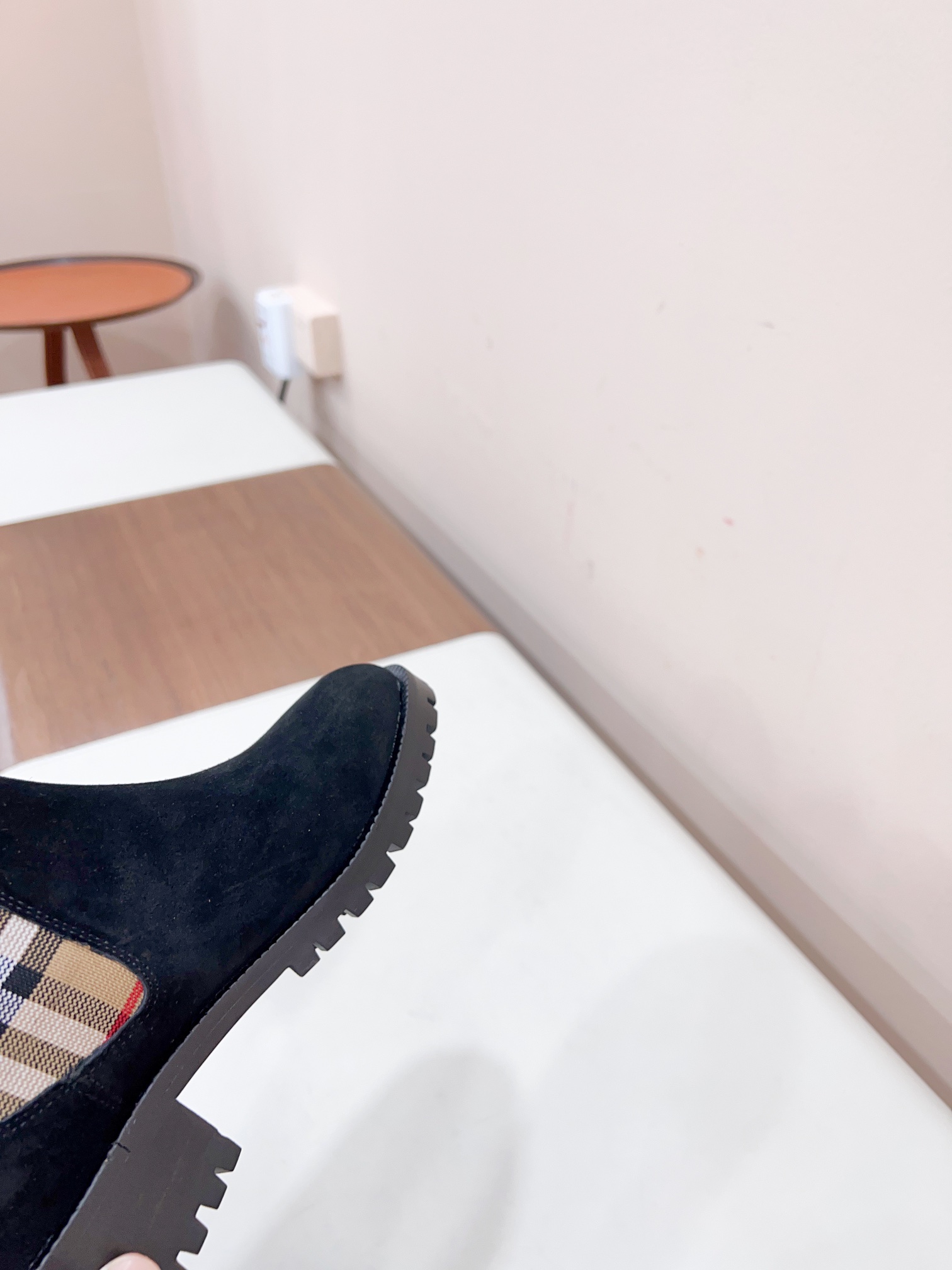 “Burberry 2023 Spring/Summer Certified Leather Boots Collection Overview” - 图片 7