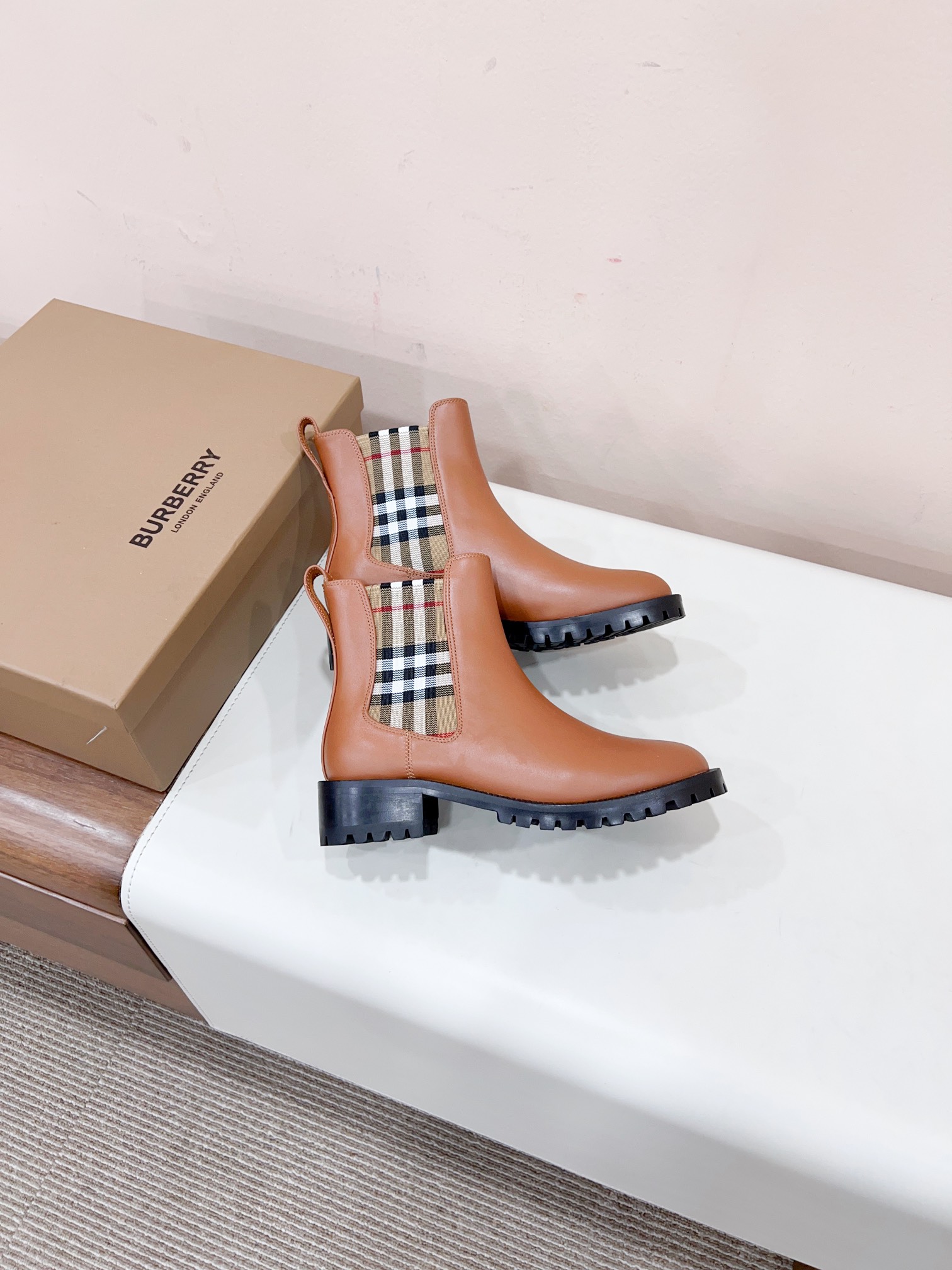 Burberry 2023SS Certified Vintage Retro Boots Collection: Best Value for Money - 图片 2