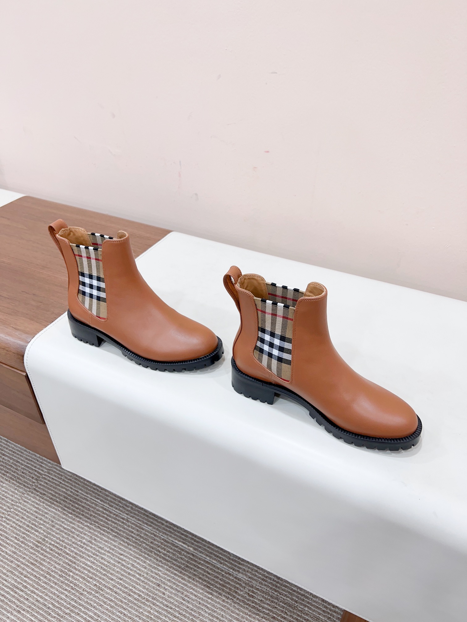 Burberry 2023SS Certified Vintage Retro Boots Collection: Best Value for Money - 图片 6