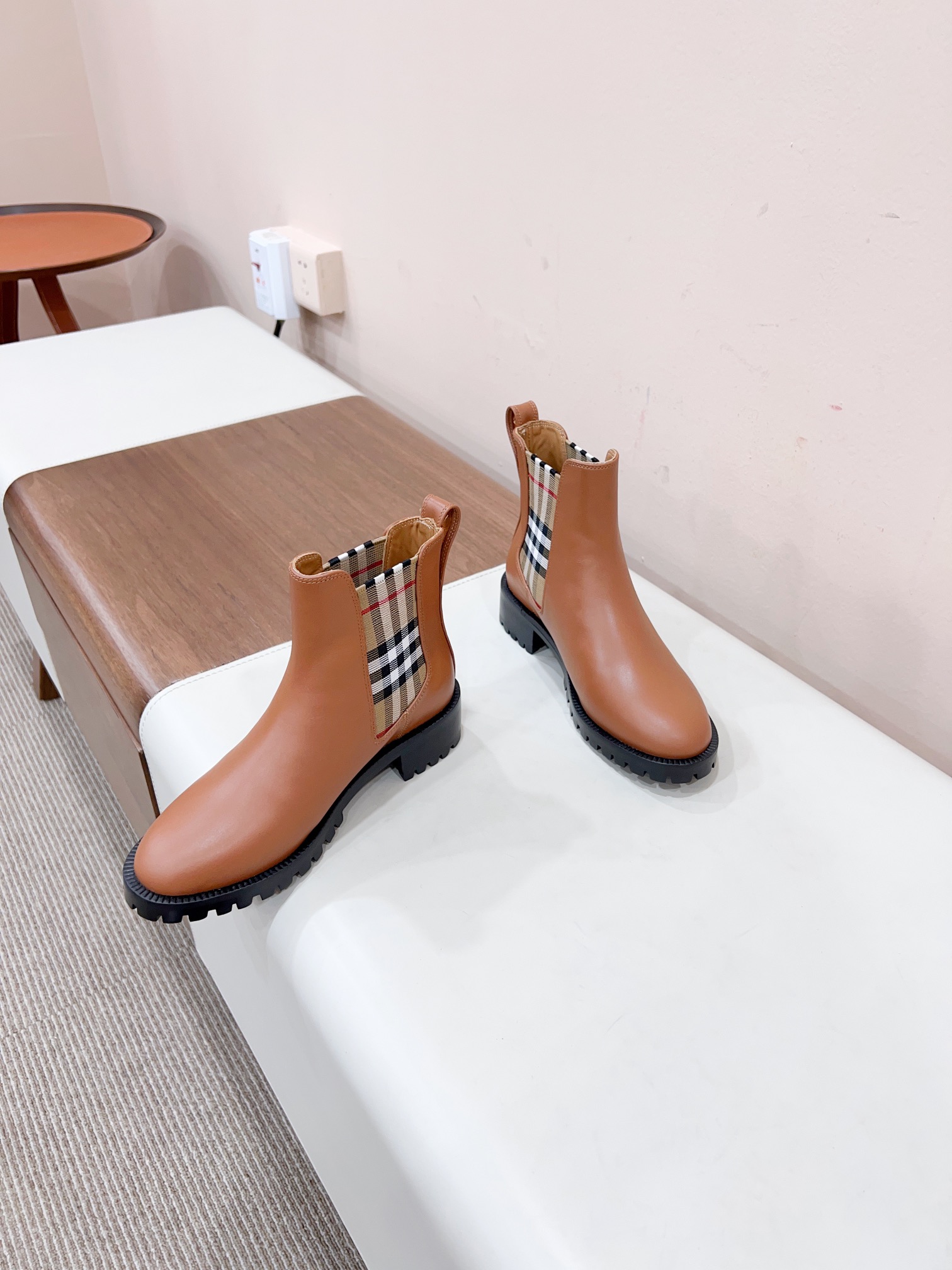 Burberry 2023SS Certified Vintage Retro Boots Collection: Best Value for Money - 图片 4