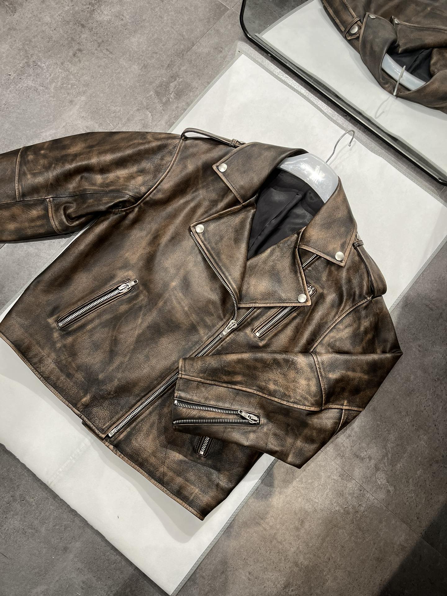 NO:721919,Loose and large version, hand-painted, the texture of each piece is different, Balenciaga-clothing, balenciaga,19860909宽松大版型,手工擦色,每一件的纹理都是不同的,巴黎世家-服装,balenciaga,,Women's clothing