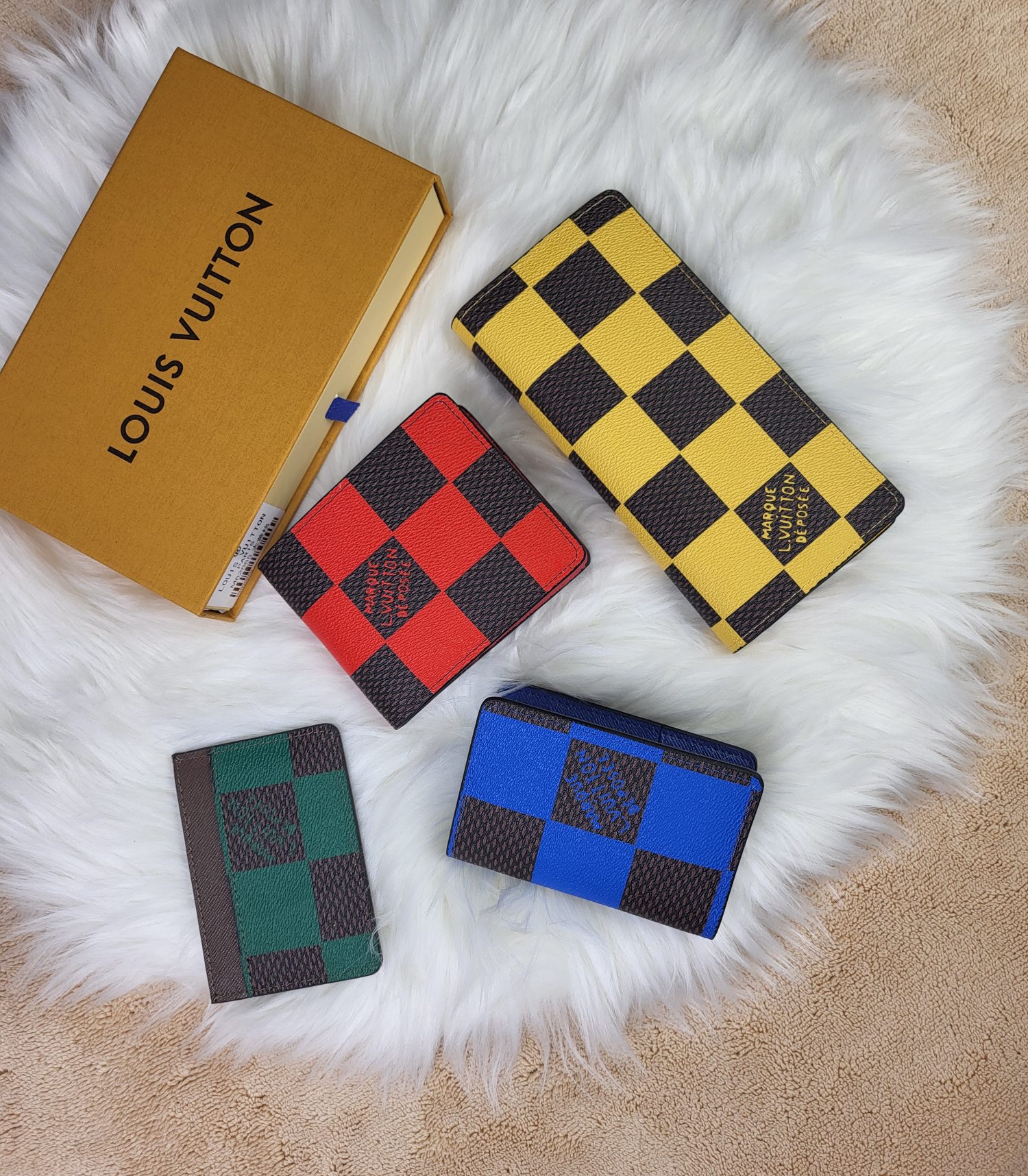 Handcrafted details of the luxury leather bifold wallet