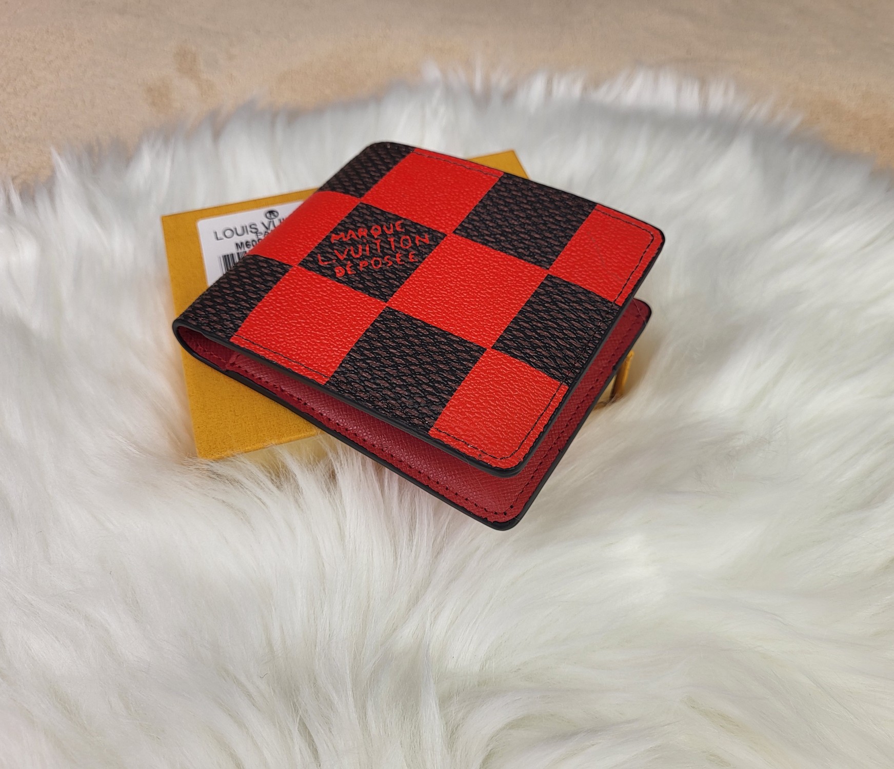 Side profile view of wallet