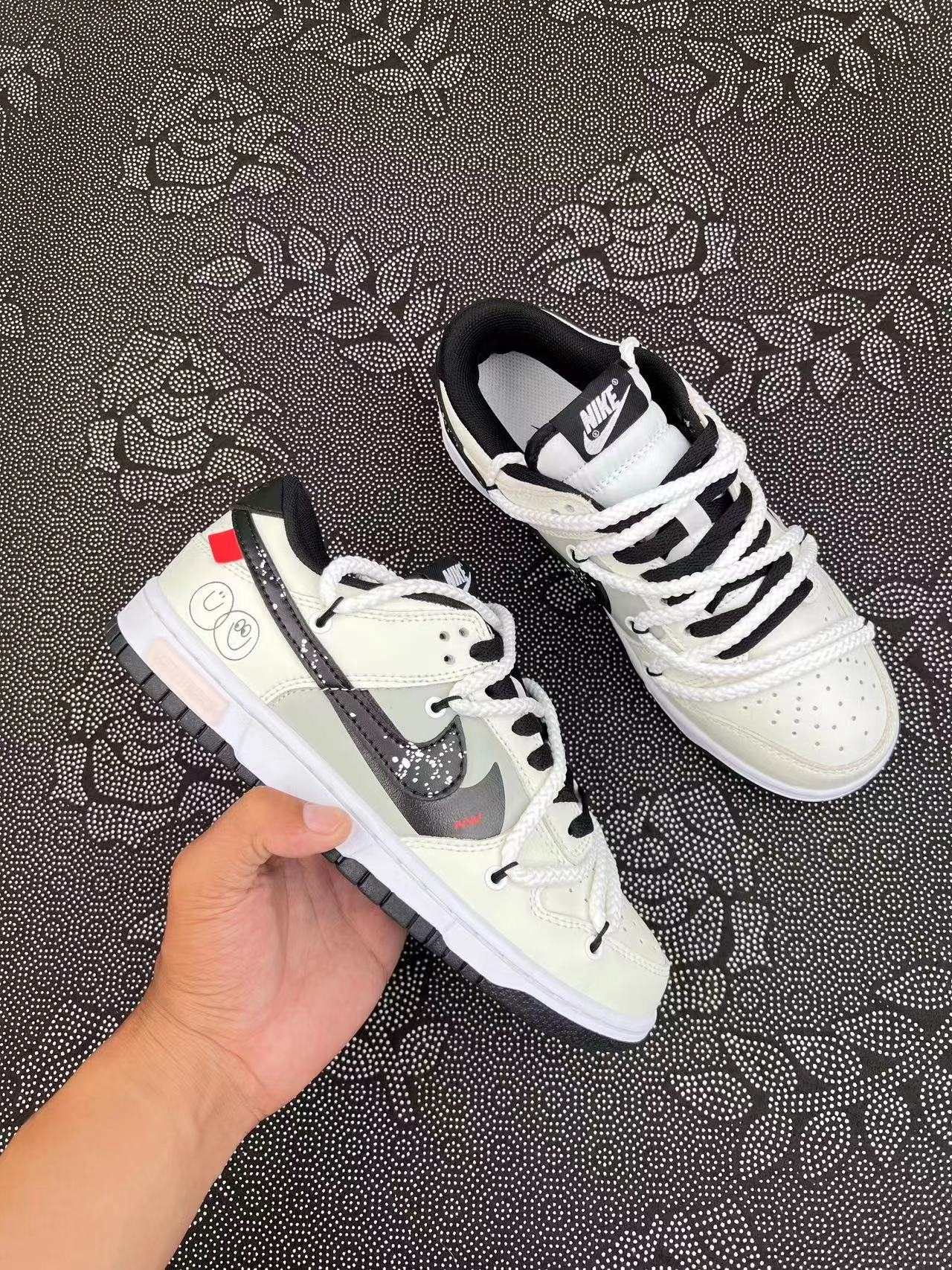 ? Nike Dunk Low 熊猫恶作剧 爱之笑脸 熊猫泼墨低帮板鞋 黑白灰?