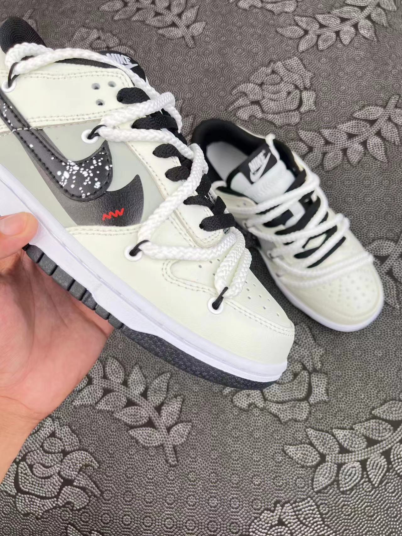 ? Nike Dunk Low 熊猫恶作剧 爱之笑脸 熊猫泼墨低帮板鞋 黑白灰?