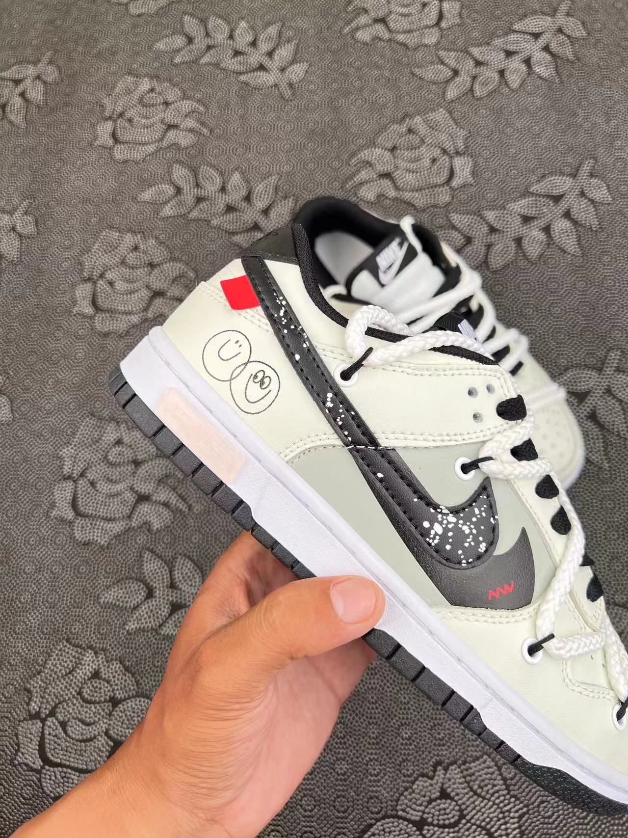 ? Nike Dunk Low 熊猫恶作剧 爱之笑脸 熊猫泼墨低帮板鞋 黑白灰?