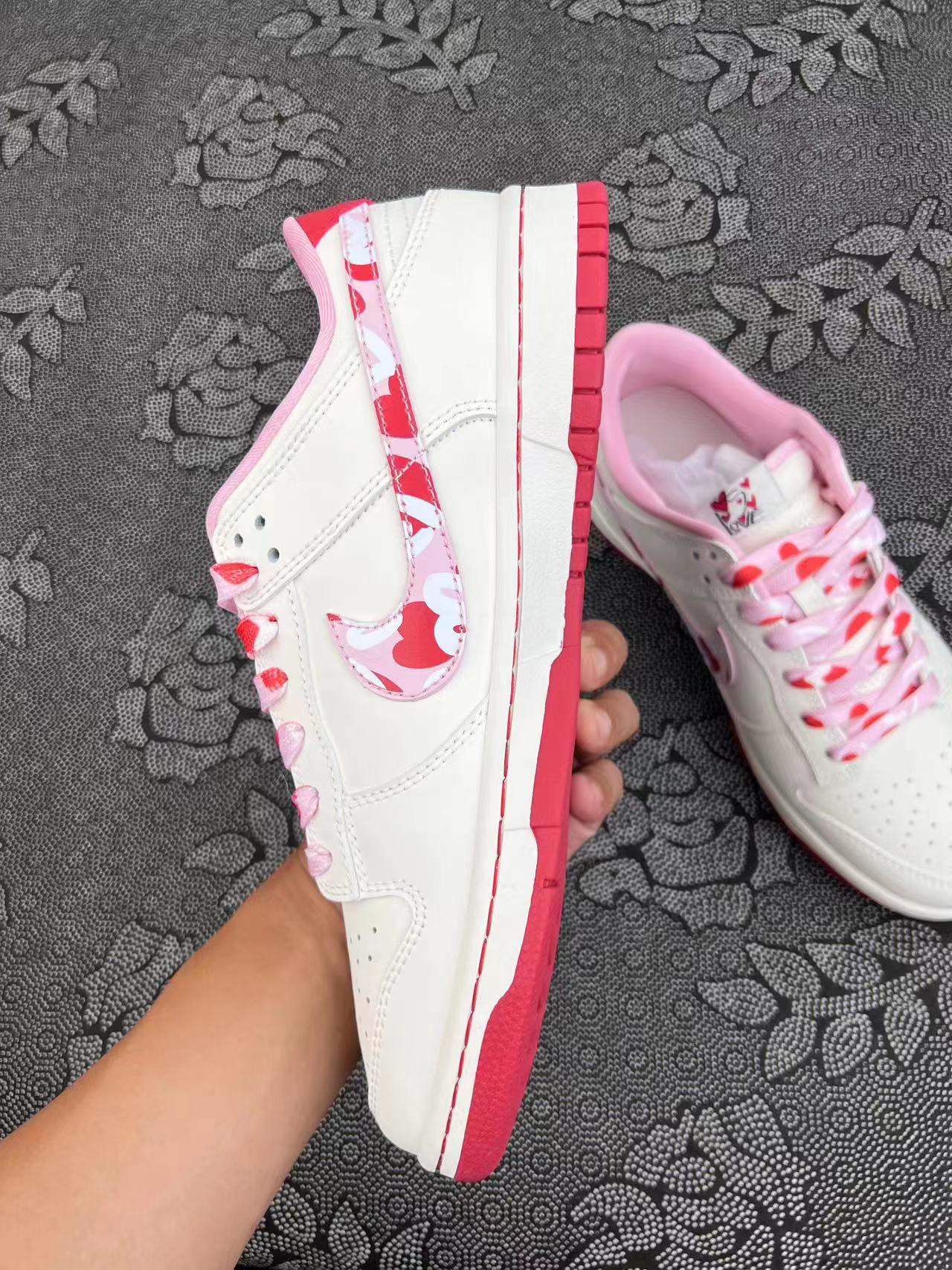 ? 七夕送礼推荐 Nike Dunk Low 樱桃? 樱花粉色?