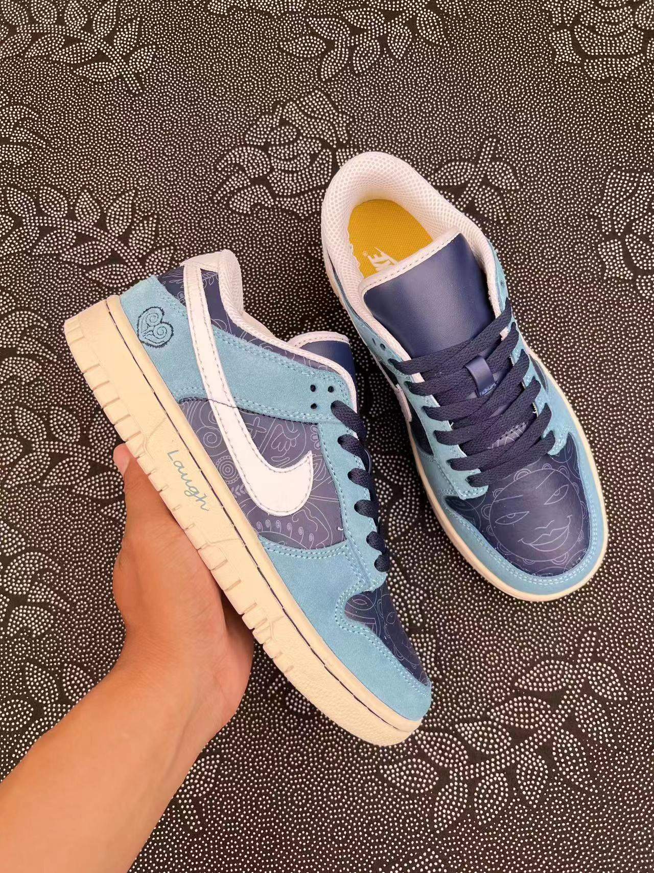 ? 正品定制Nike Dunk SB Low 树莓美式复古板鞋 白蓝配色?