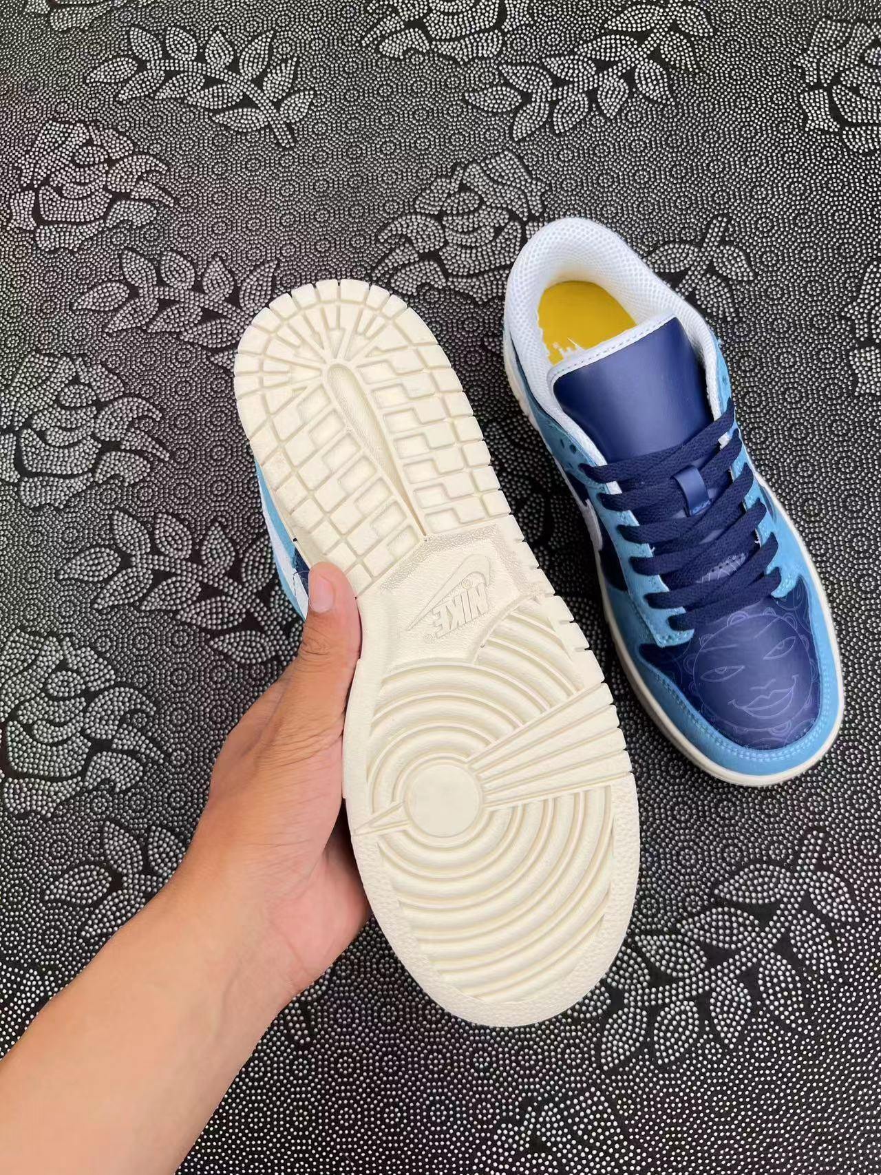 ? 正品定制Nike Dunk SB Low 树莓美式复古板鞋 白蓝配色?