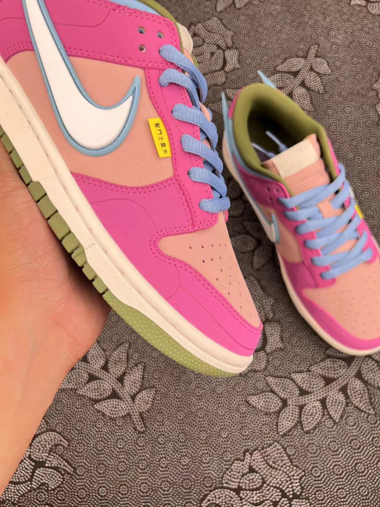 ? Dunk low 脏粉圣斗士联名 ?