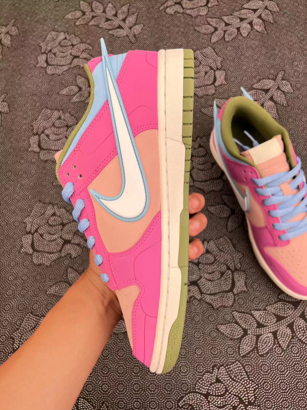 ? Dunk low 脏粉圣斗士联名 ?