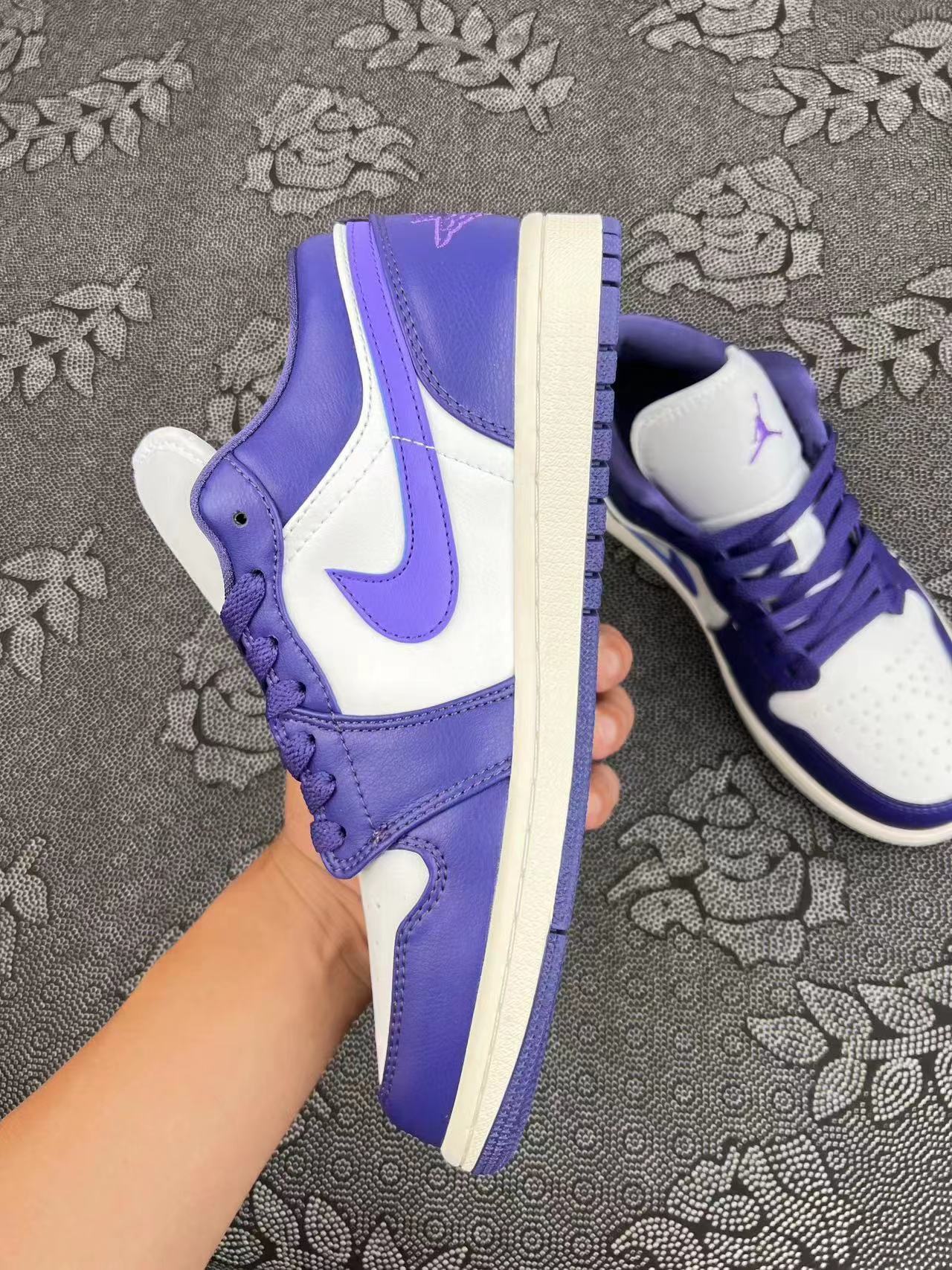 ? Air Jordan 1 Low