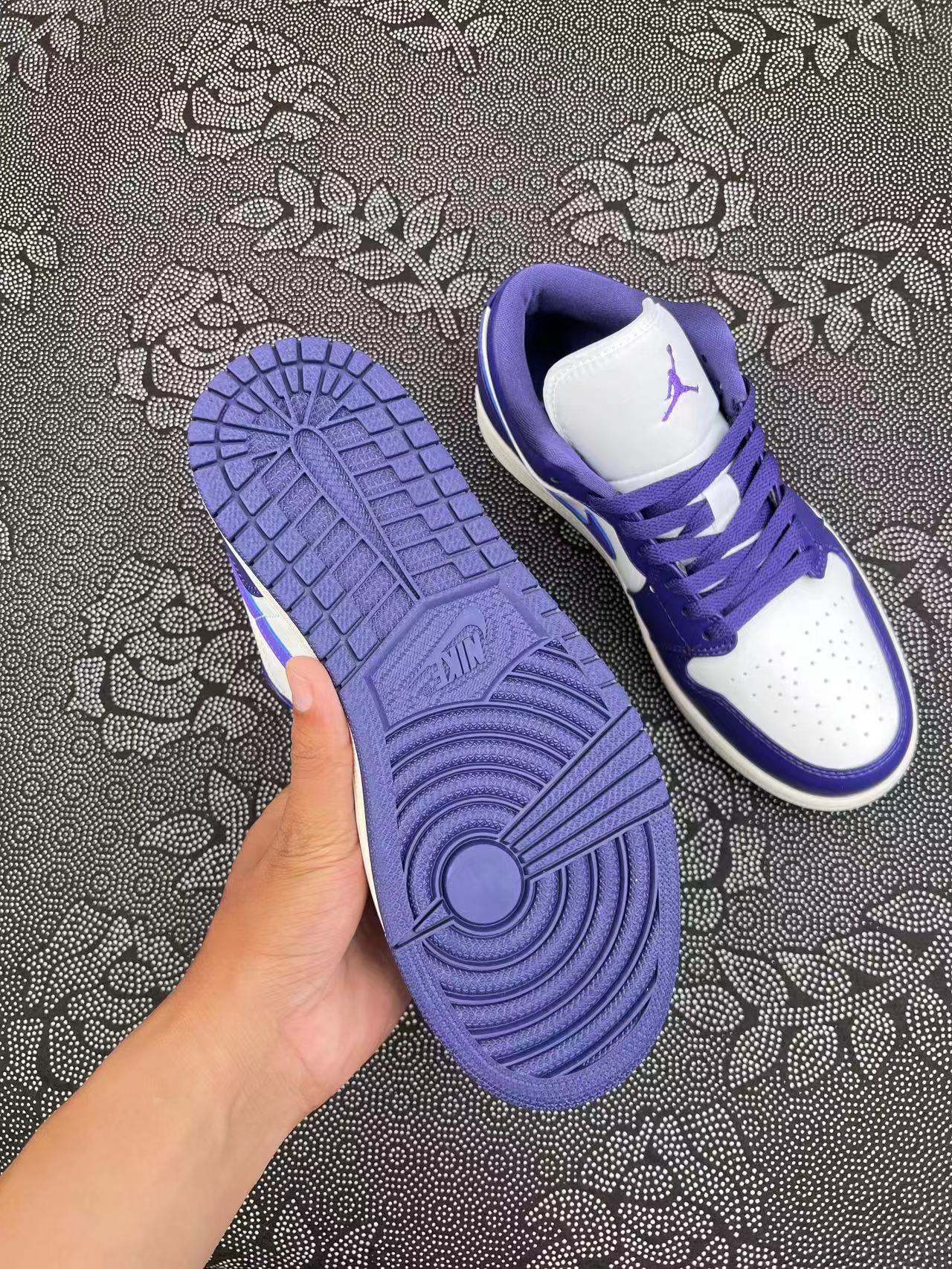 ? Air Jordan 1 Low