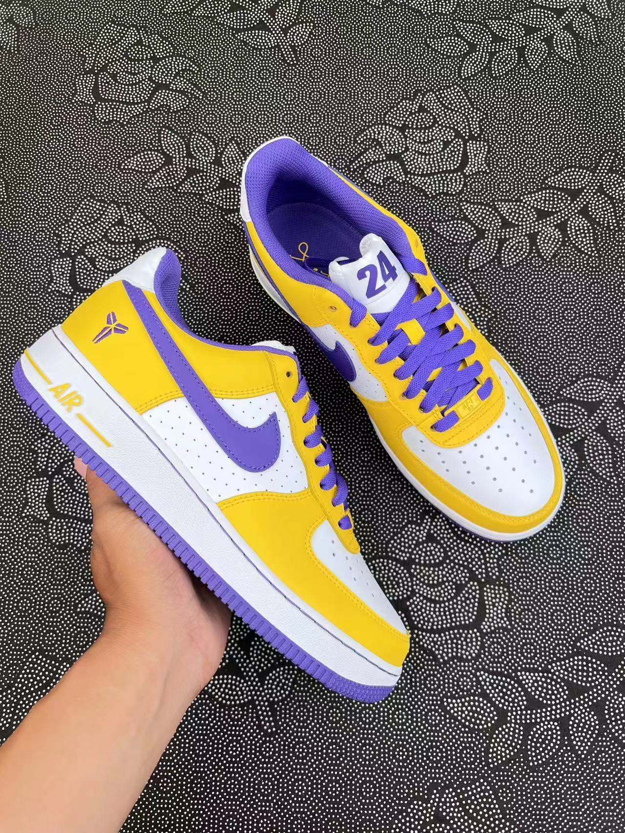 ? 正品定制 Af1 定制配色系列 白黄紫配色kobe24号低帮板鞋 ?