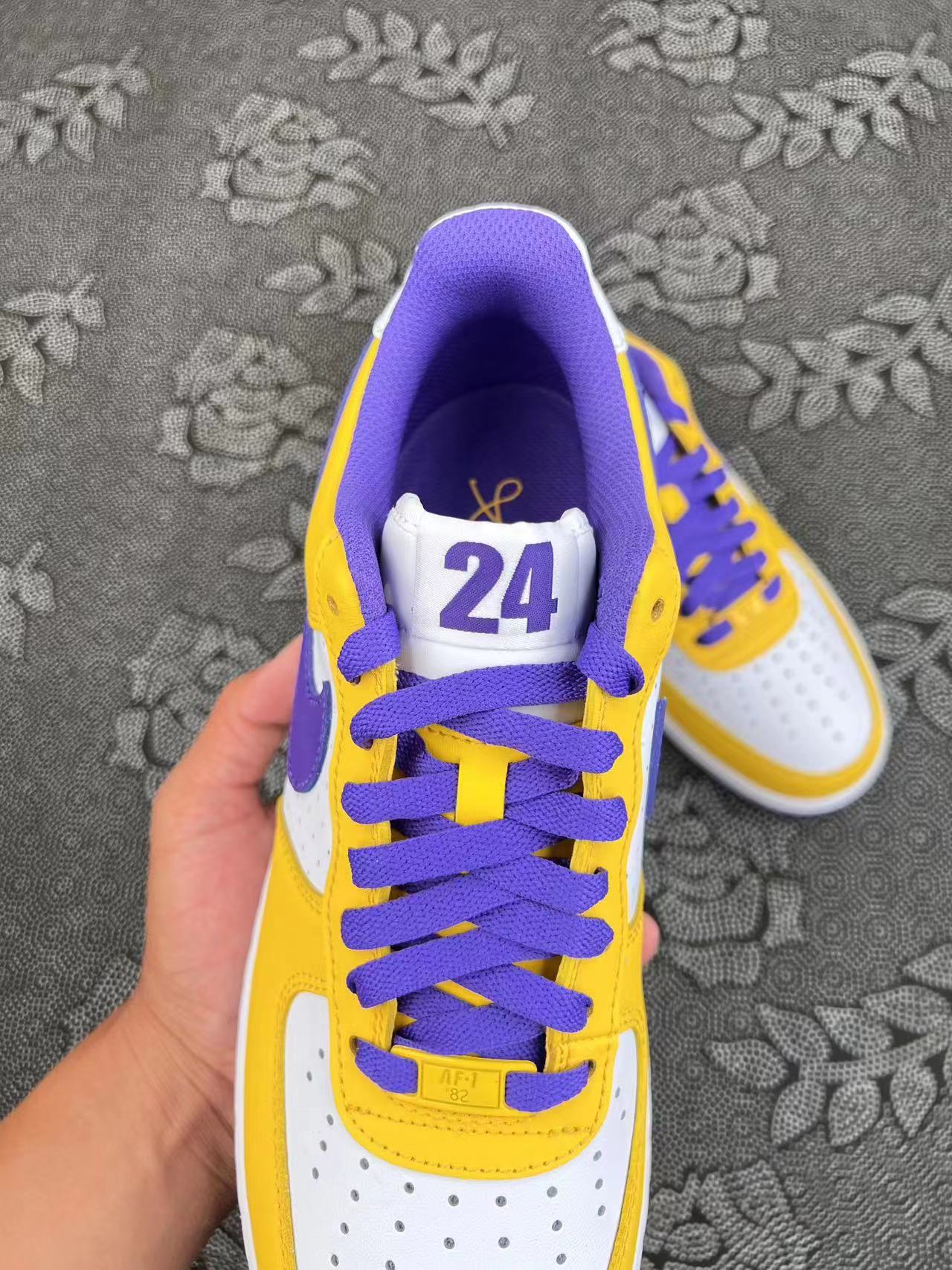 ? 正品定制 Af1 定制配色系列 白黄紫配色kobe24号低帮板鞋 ?