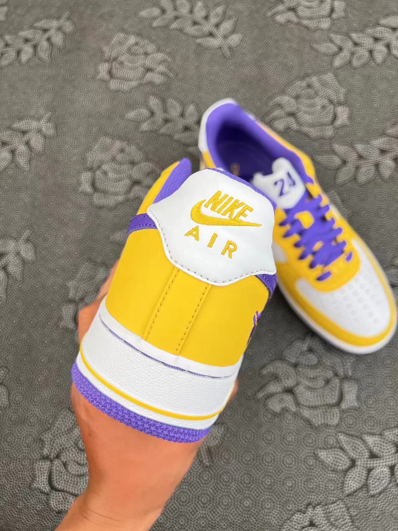 ? 正品定制 Af1 定制配色系列 白黄紫配色kobe24号低帮板鞋 ?