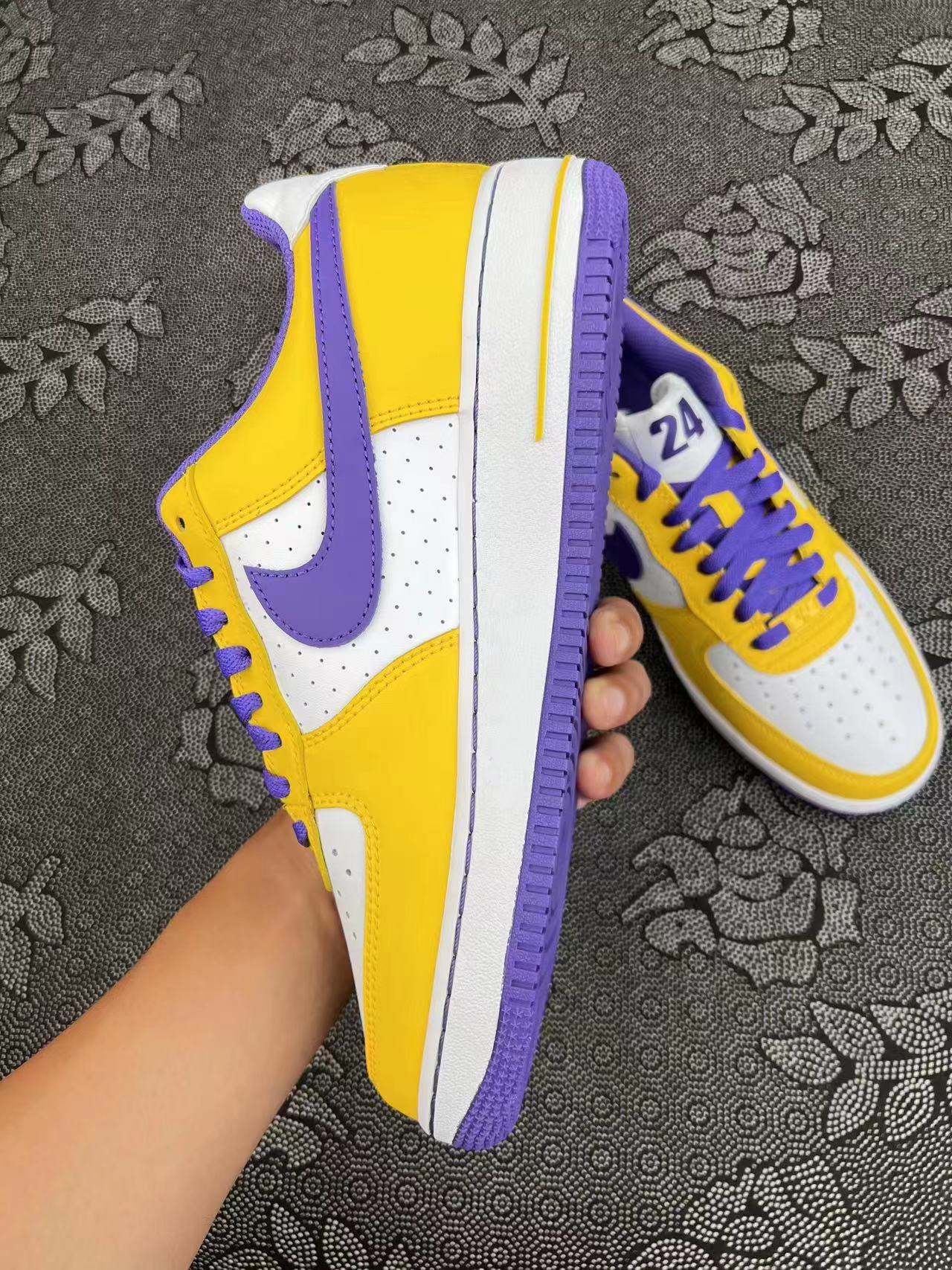 ? 正品定制 Af1 定制配色系列 白黄紫配色kobe24号低帮板鞋 ?