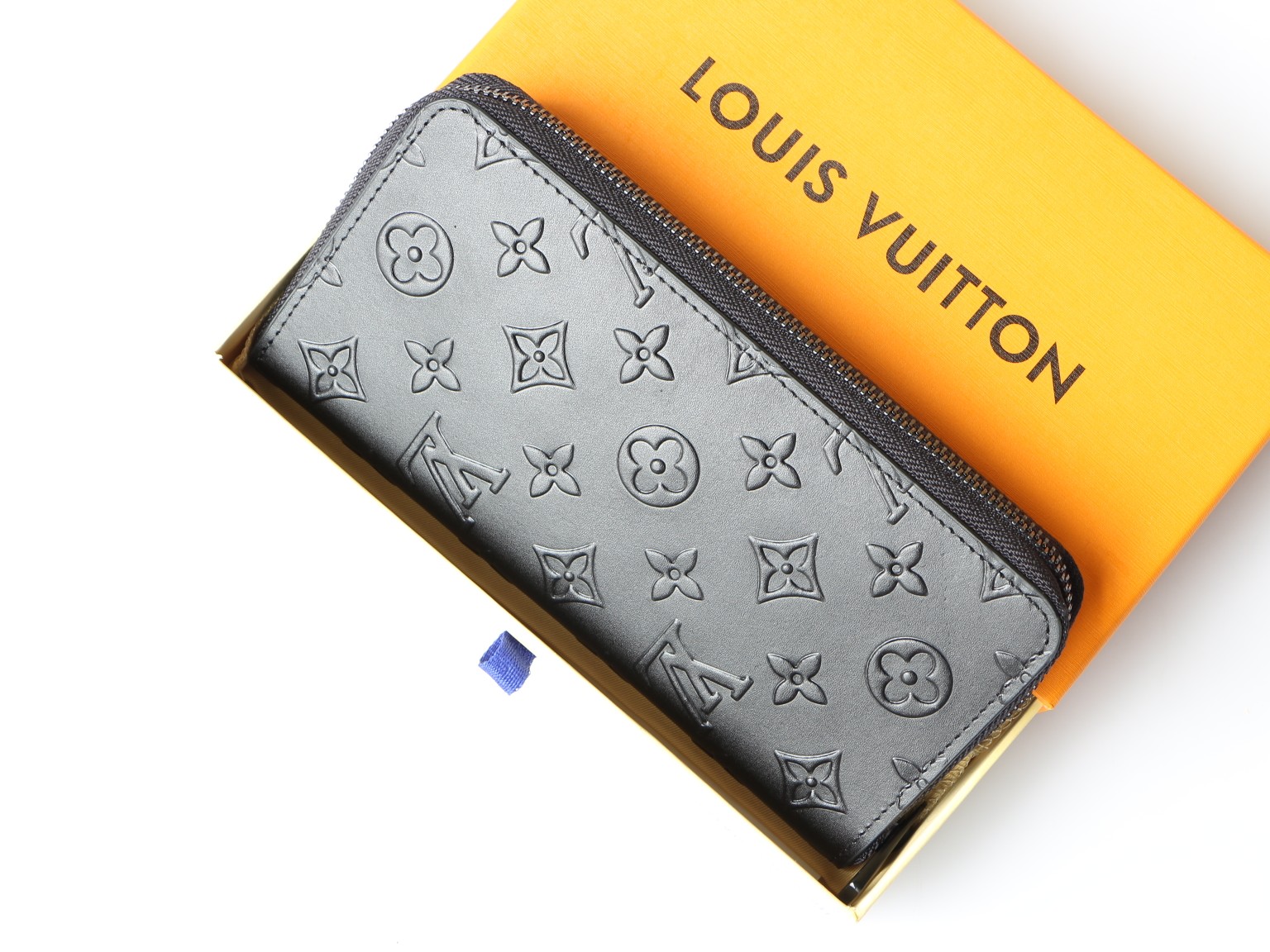 Zippered coin pocket in leather wallet