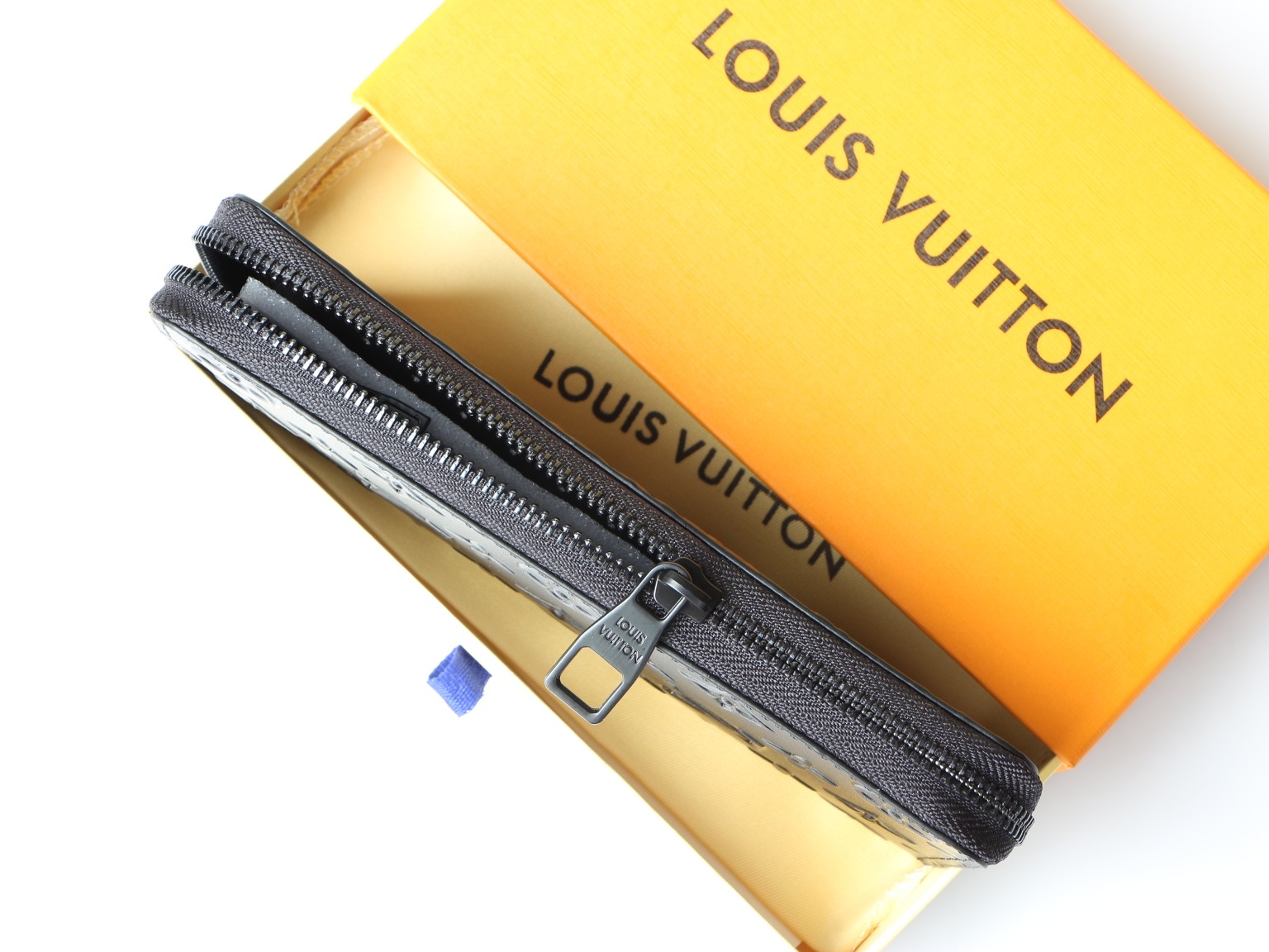 Leather long wallet bill compartment