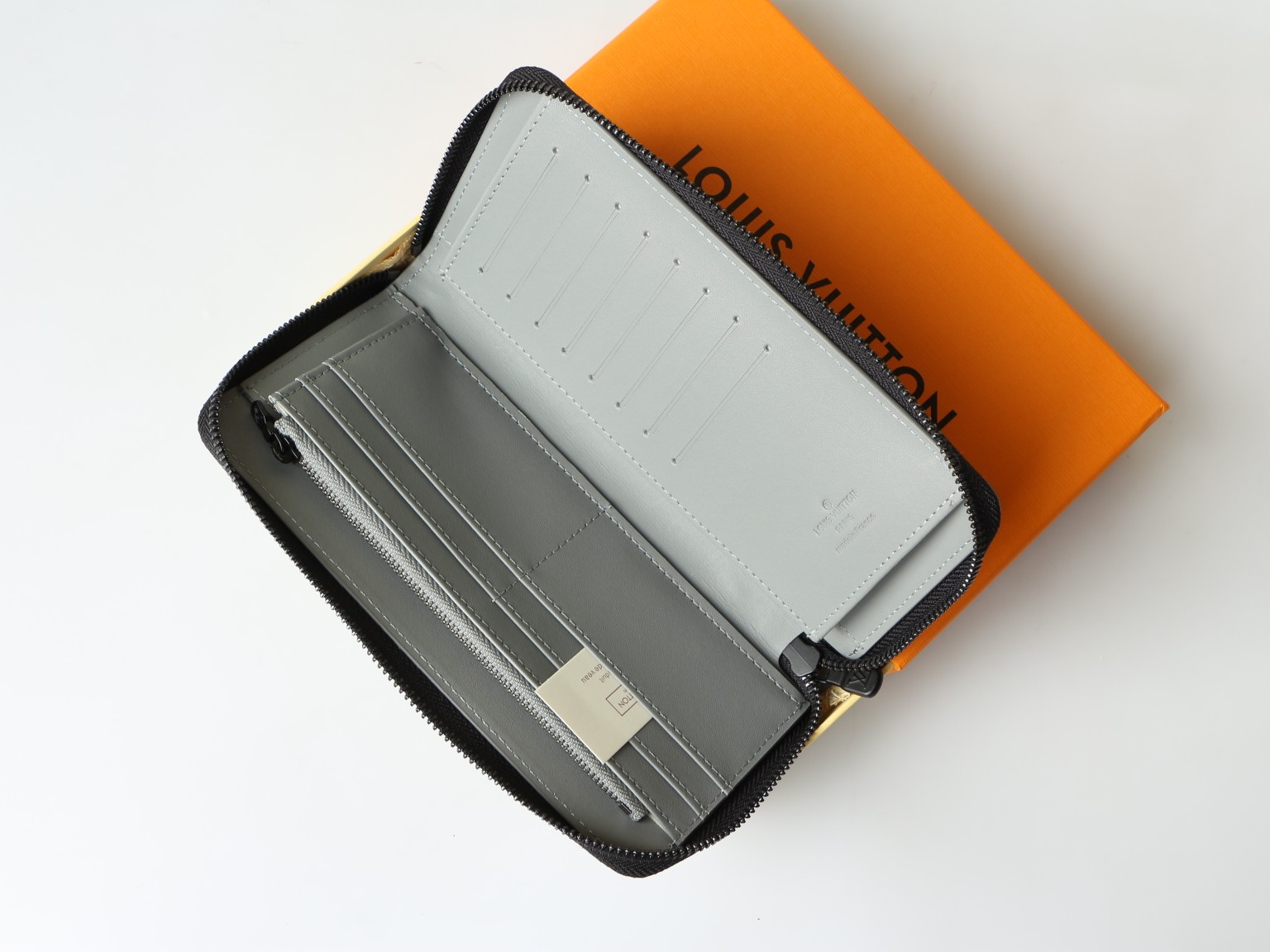 Leather wallet coin pocket