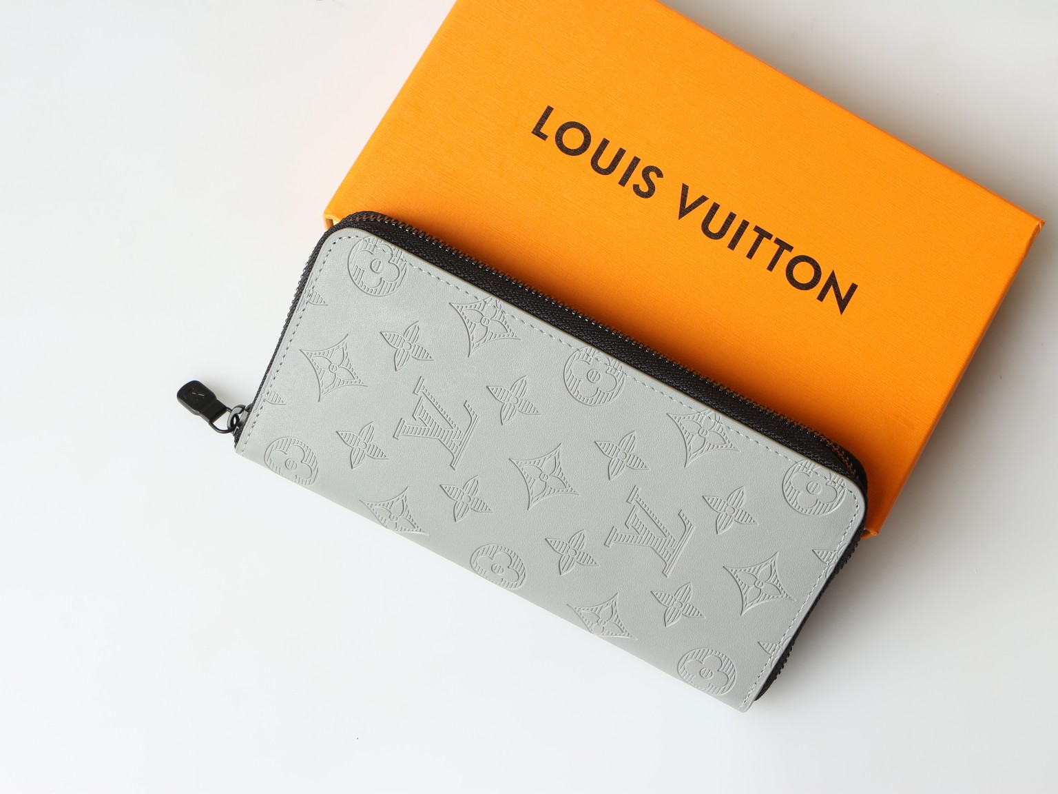 Leather wallet in multiple colors