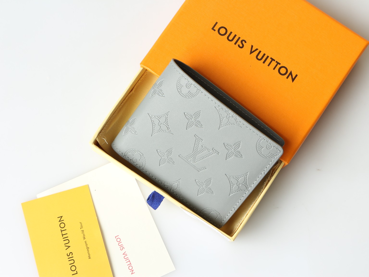 Side profile view of the slim bifold wallet