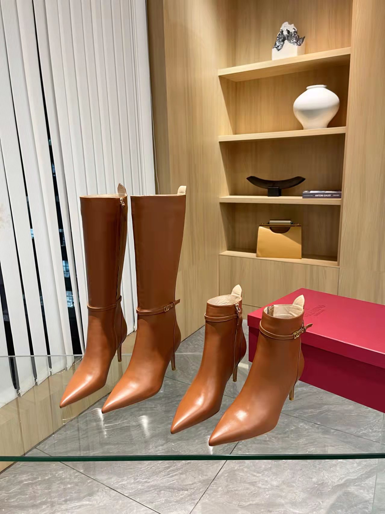[Valentino] Valentino otoño e invierno botas de moda de las mujeres: en el pie cómodo y versátil tej