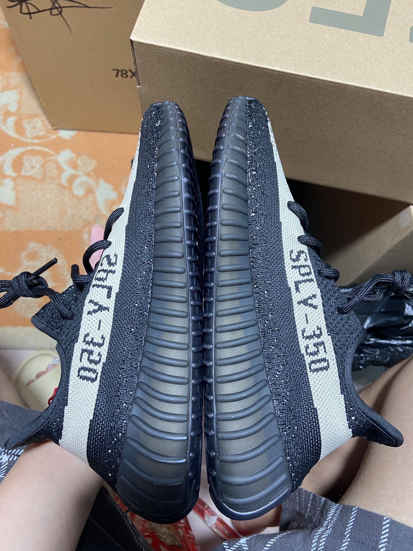 Yeezy350黑白尺码36-48总