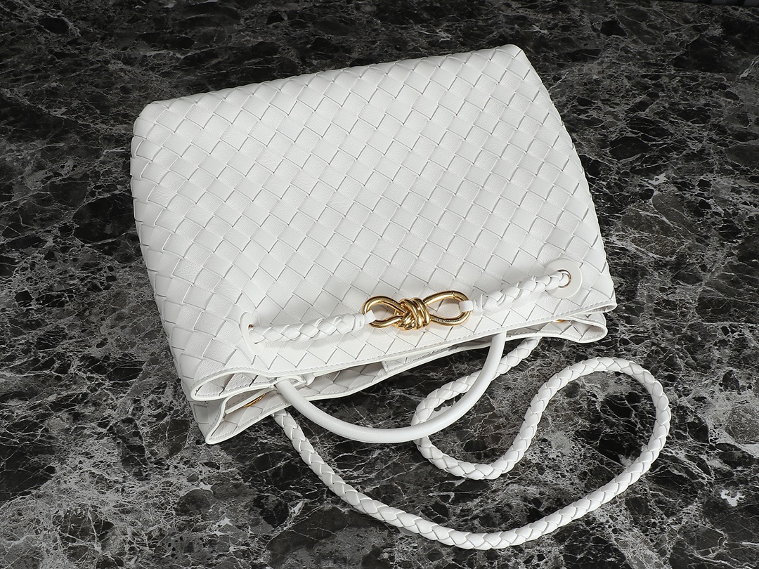 Bottega Veneta Andiamo Medium White Leather Handbag - Iconic Design 4 i1692293253 4100 2