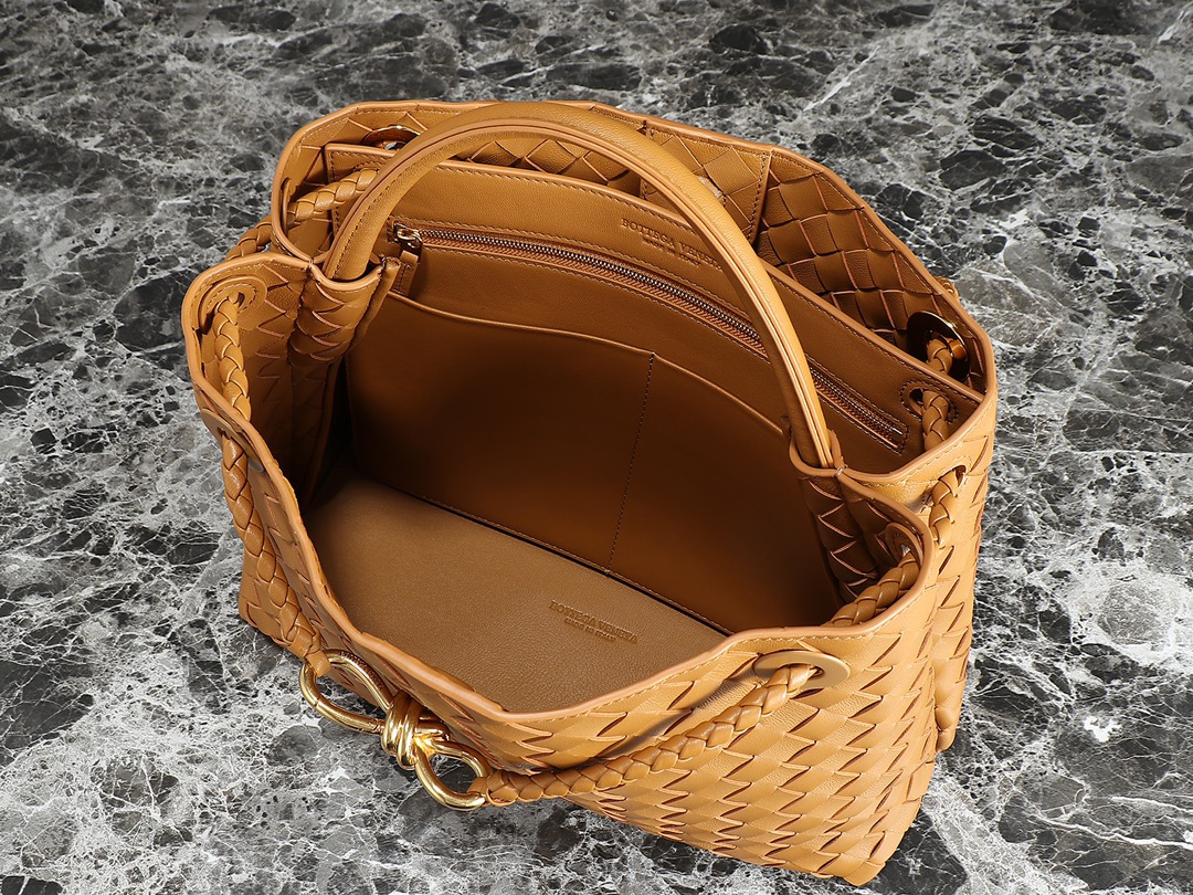 Bottega Veneta Andiamo Medium Handbag: Nappa Leather, Woven Design, Stylish & Roomy 8 i1692293320 4167 7