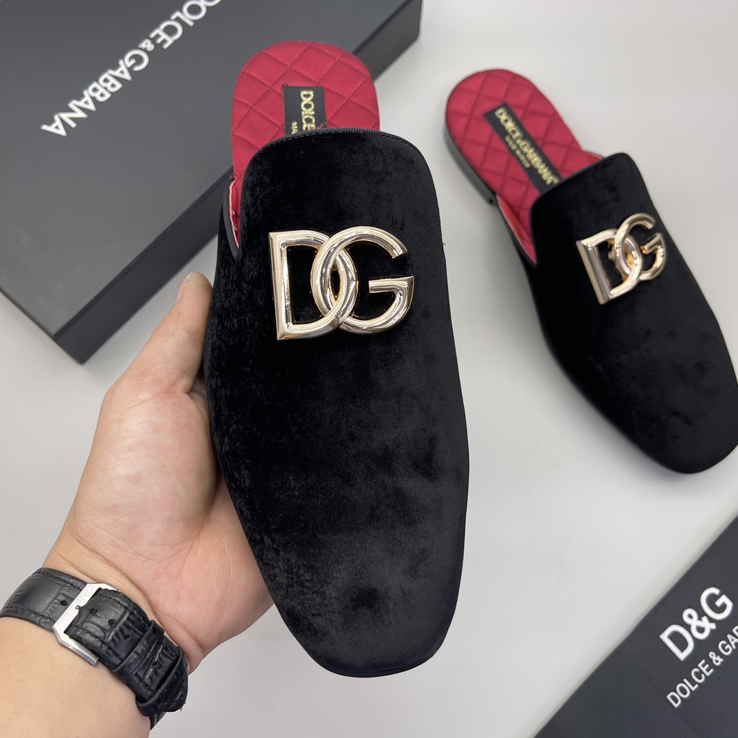 Dolce & Gabbana Velvet Mules with Golden DG Logo - Luxurious Comfort 3 i1692294959 300 1