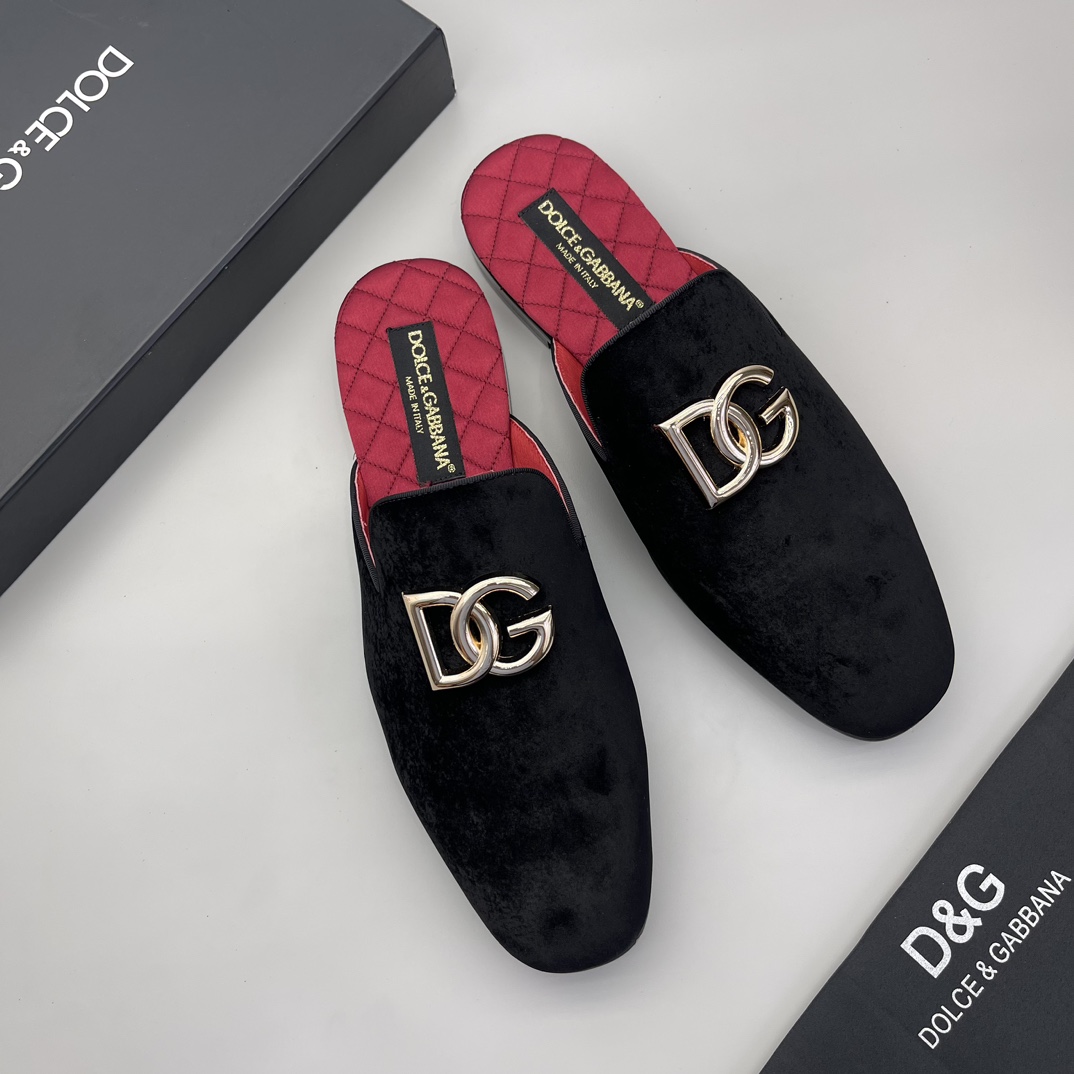 Dolce & Gabbana Velvet Mules with Golden DG Logo - Luxurious Comfort 6 i1692294959 4199 4