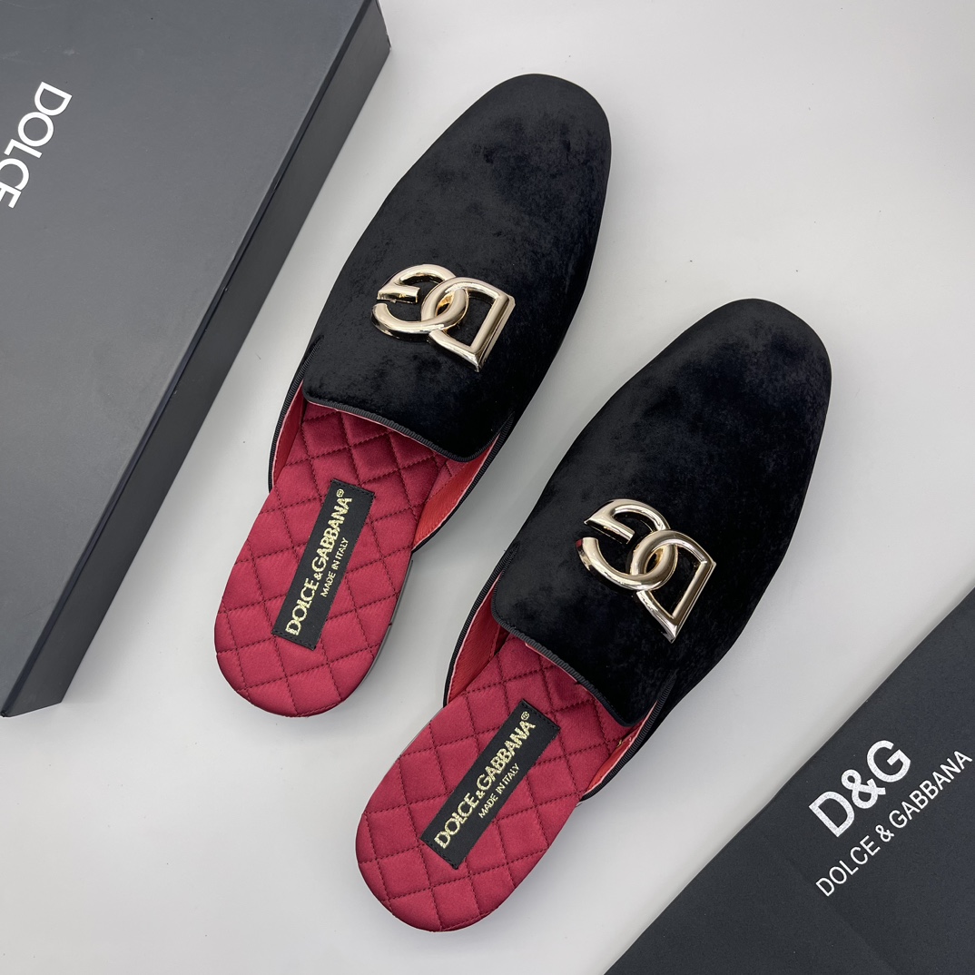 Dolce & Gabbana Velvet Mules with Golden DG Logo - Luxurious Comfort 4 i1692294959 5544 2