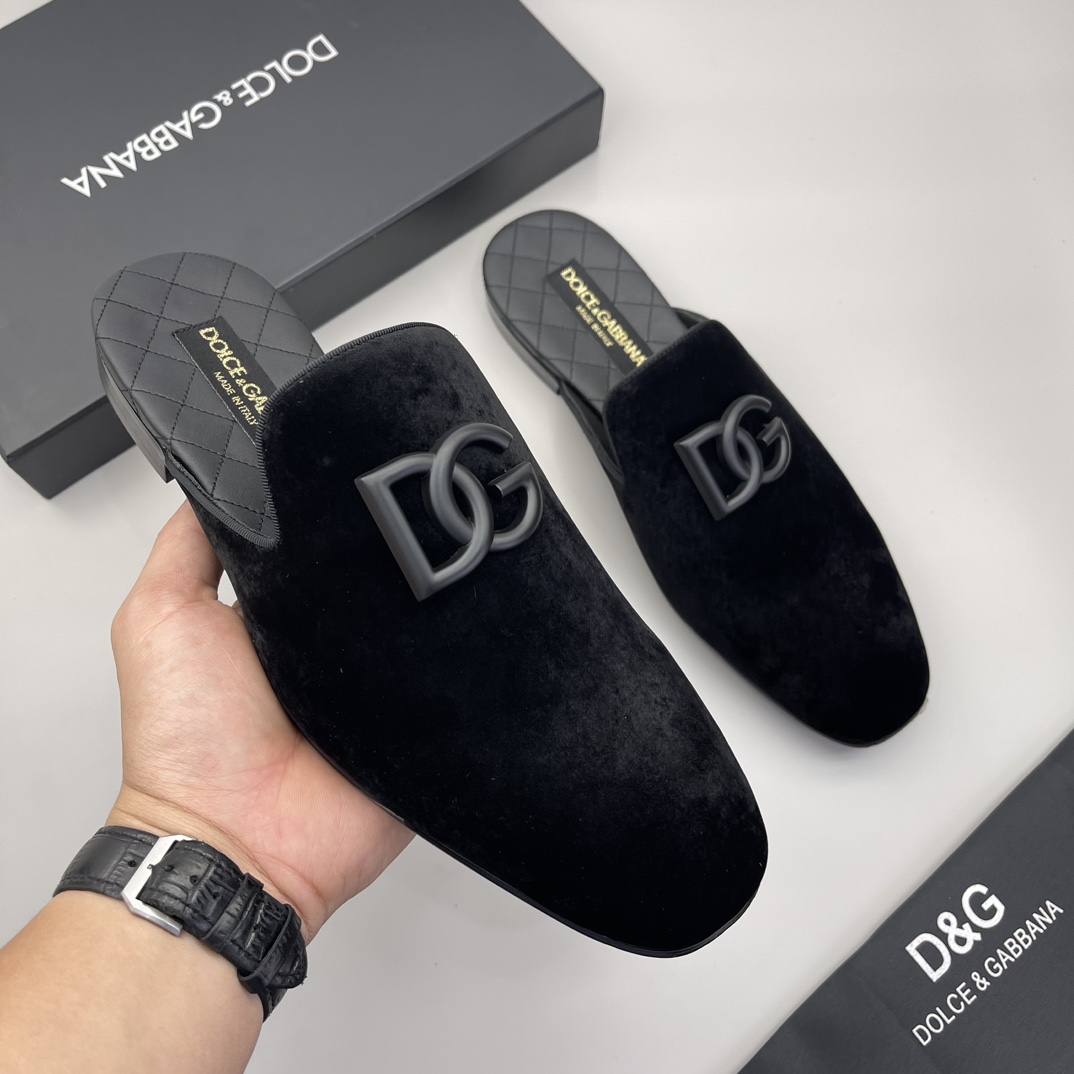 Dolce & Gabbana Zwarte Velvet Mules met Logo - Stijlvol en Comfortabel