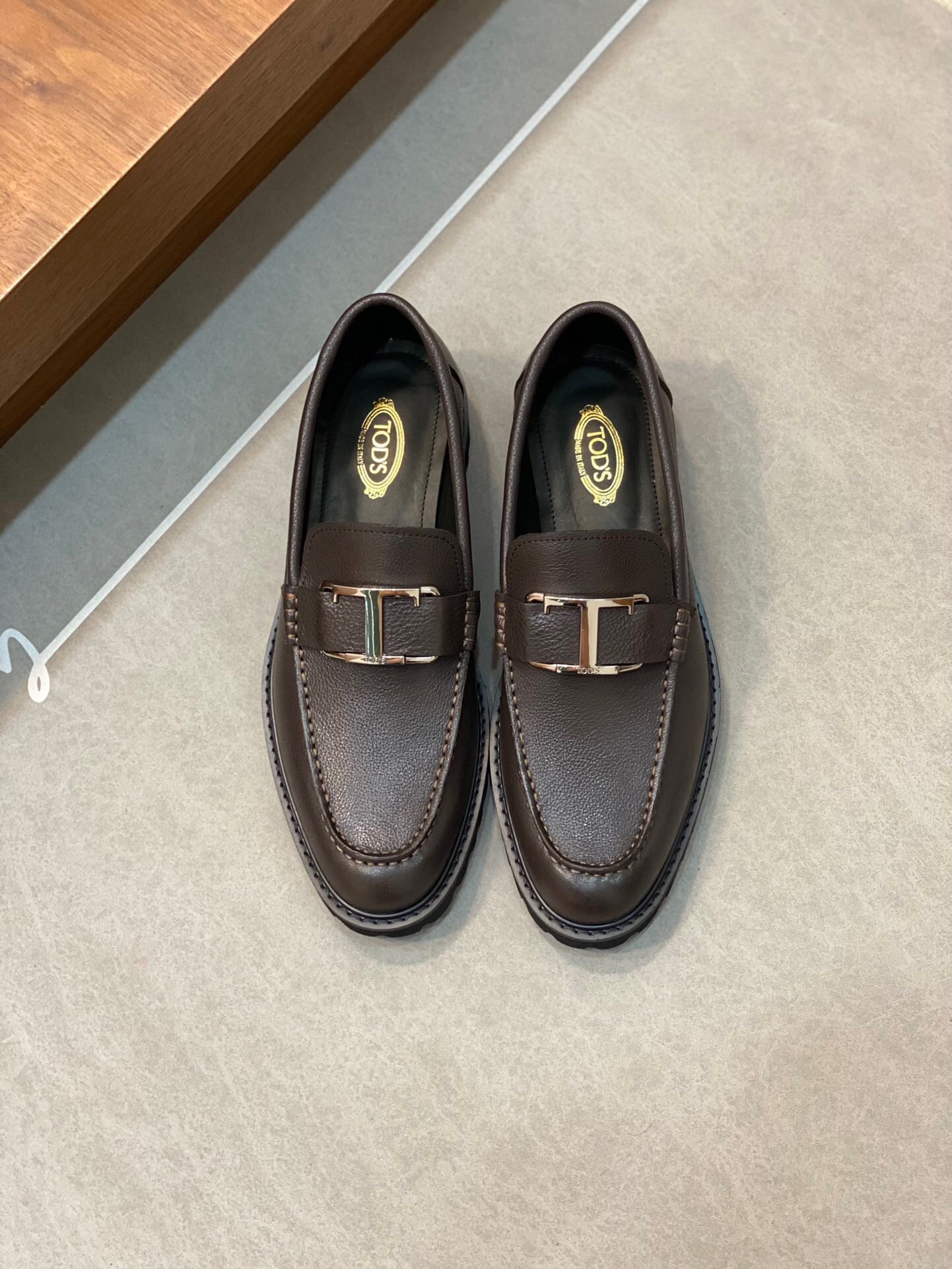 NO:216406,Brand TOD'S color original color matching Size 39-44 Custom made 38/45 Price Material Todds Men's New Loafers Driving Foot Shoes Used top layer cowhide leather with strong texture   cowhide inner Comfortable and breathable   original Open mold Customized Foaming outsole market highest quality, TOD'S foot shoes, Tod's, loafers, cowhide19860909品牌TOD'S 颜色原版配色 码数39-44订做38/45 价格 材质托德斯男士 新款 乐福鞋驾车 套脚鞋 采用头层牛皮皮质感极强 牛皮内里 舒适透气 原版 开模 定制 发泡大底市场最高品质,TOD'S套脚鞋,Tod's,loafers,cowhide,Men's shoes