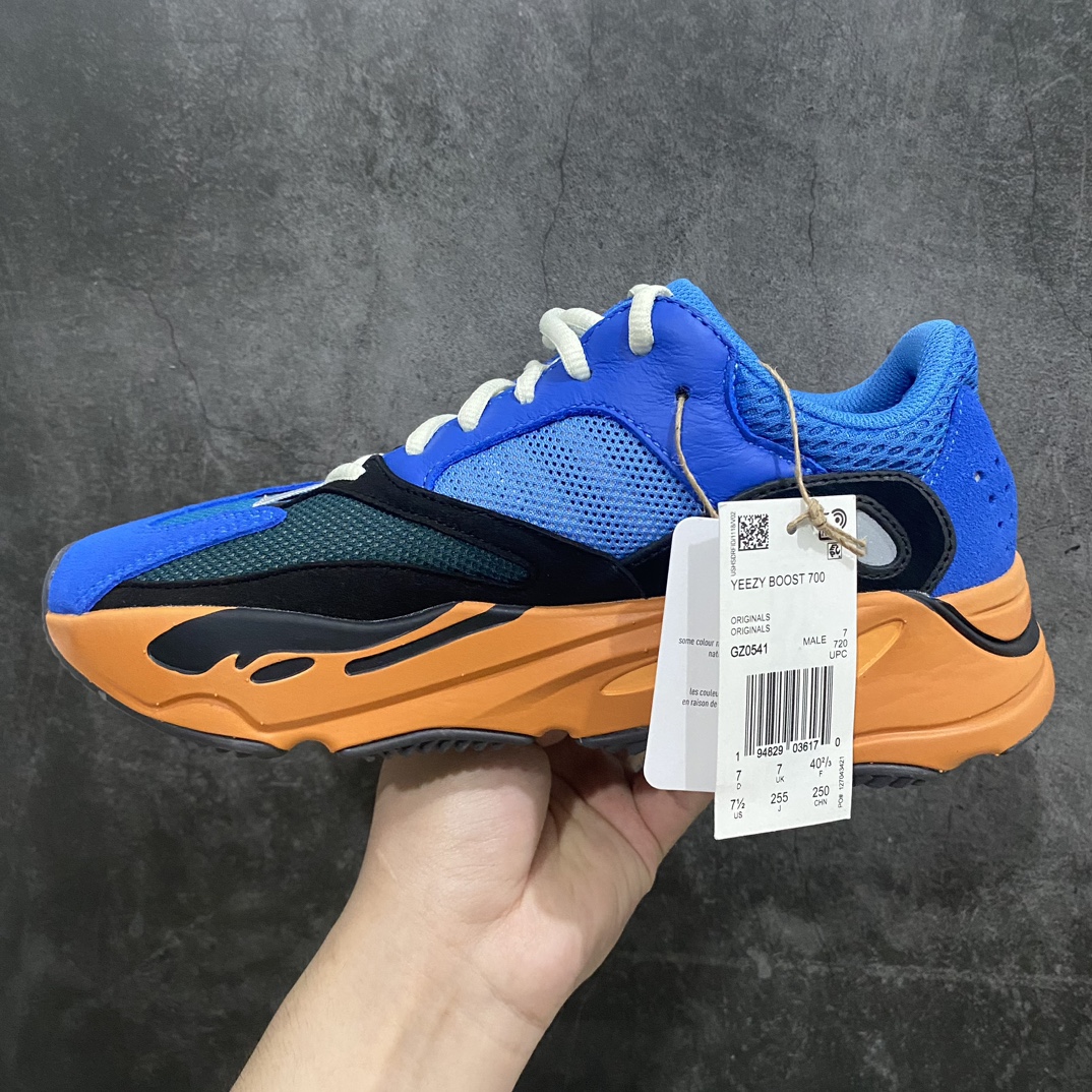 纯原版本Yeezy700BrightBlue蓝橙色GZ0541市场最坚挺的版本此版本也不会随着市场的动荡