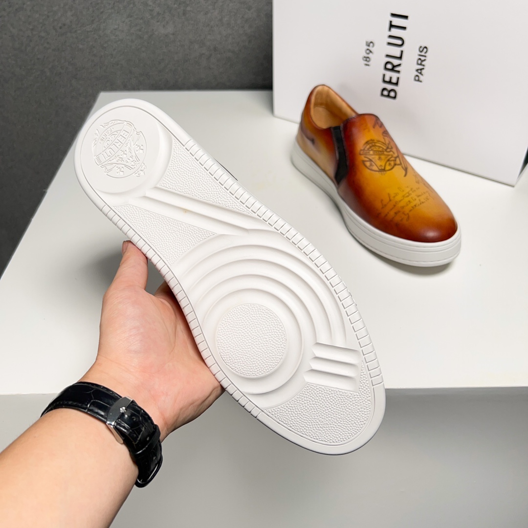 430BerlutiBerluti Men's SneakersEste zapato excepcionalmente moderno rompe moldes con un empeine de 