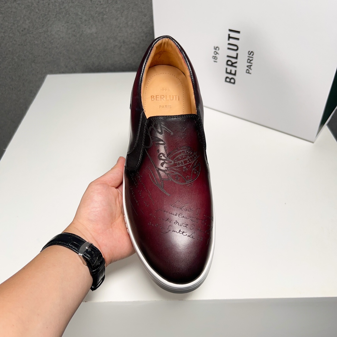 430BerlutiBerluti Men's SneakersEste zapato excepcionalmente moderno rompe moldes con un empeine de 
