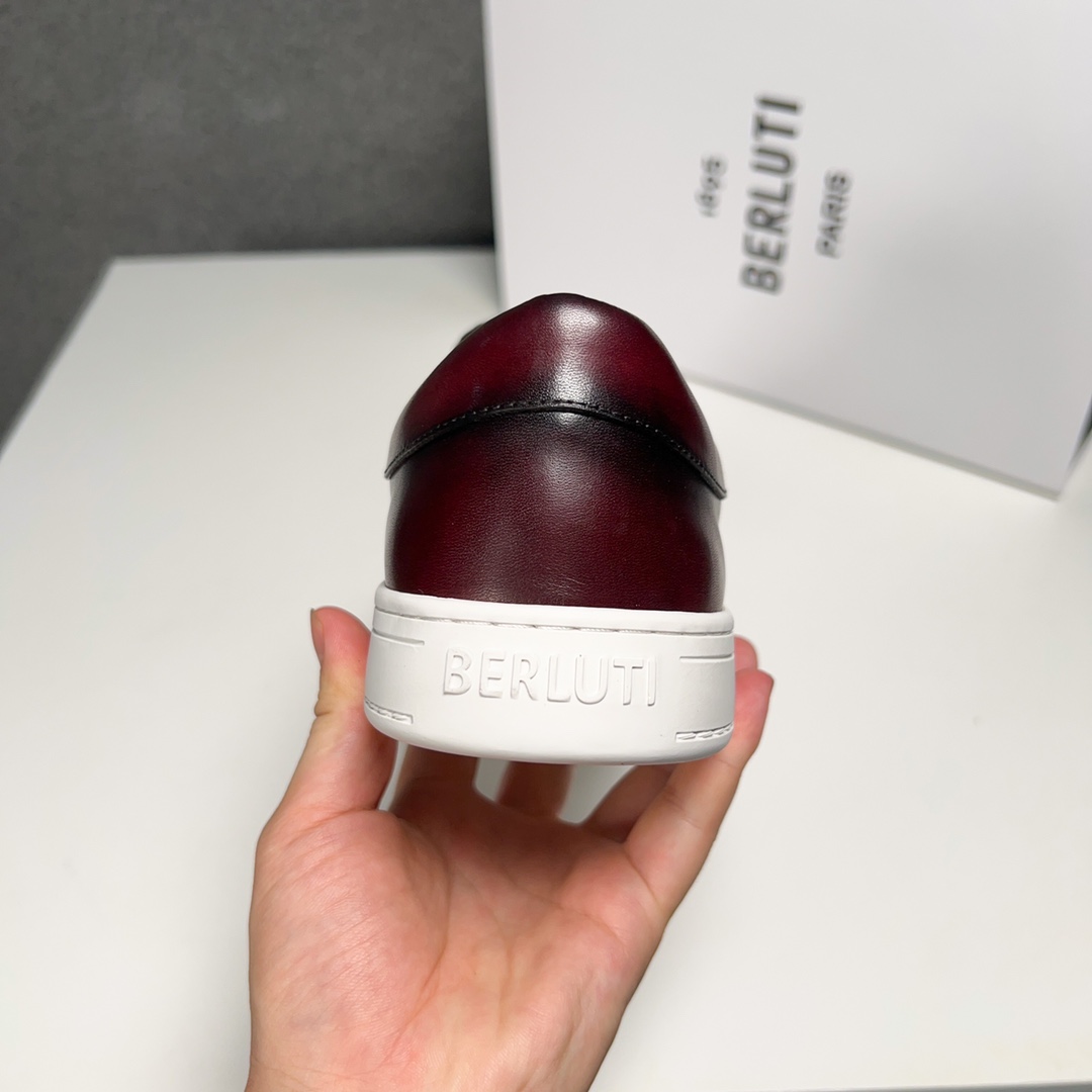 430BerlutiBerluti Men's SneakersEste zapato excepcionalmente moderno rompe moldes con un empeine de 