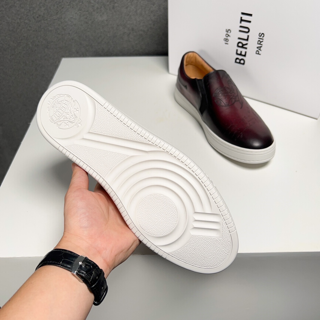 430BerlutiBerluti Men's SneakersEste zapato excepcionalmente moderno rompe moldes con un empeine de 