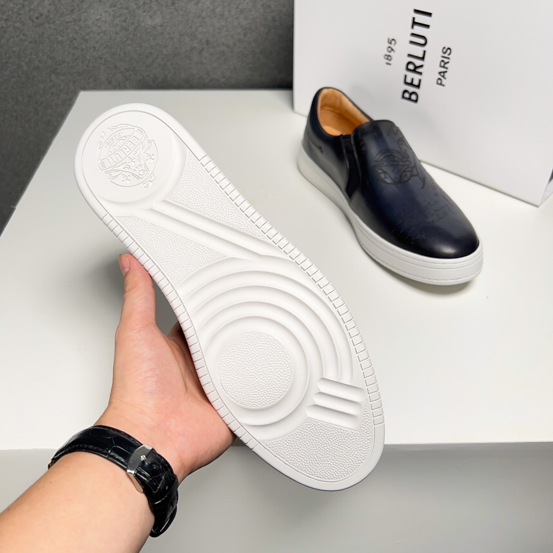 430BerlutiBerluti Men's SneakersEste zapato excepcionalmente moderno rompe moldes con un empeine de 