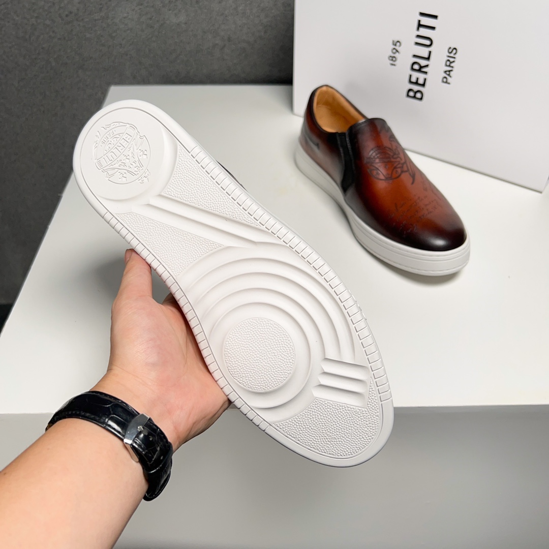 430BerlutiBerluti Men's SneakersEste zapato excepcionalmente moderno rompe moldes con un empeine de 