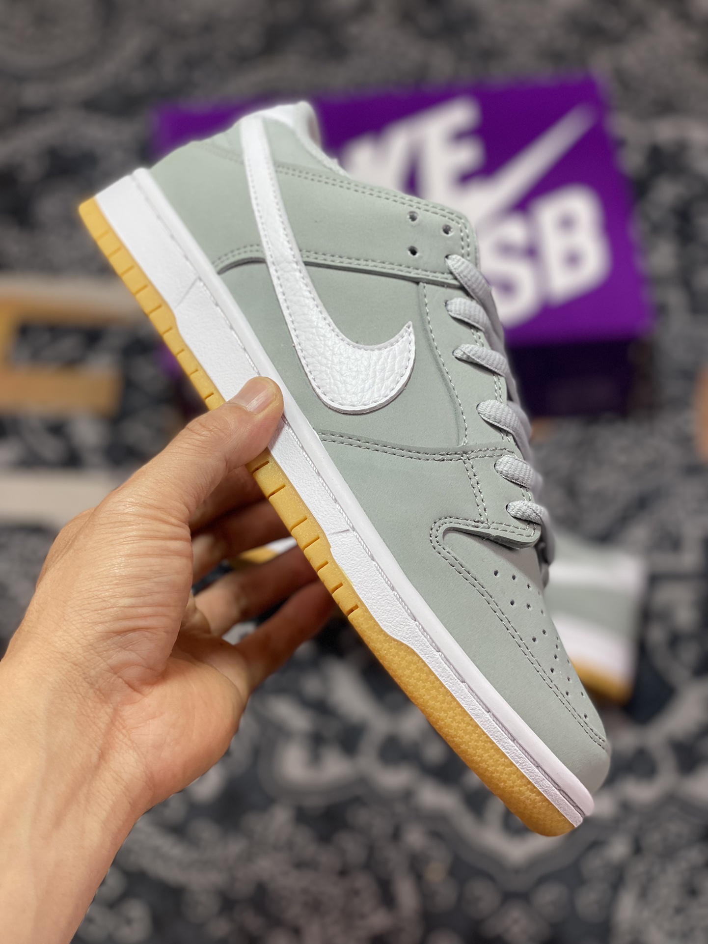 260  Nike SB Dunk Low “Grey Gum” 灰白生胶 DV5464-001