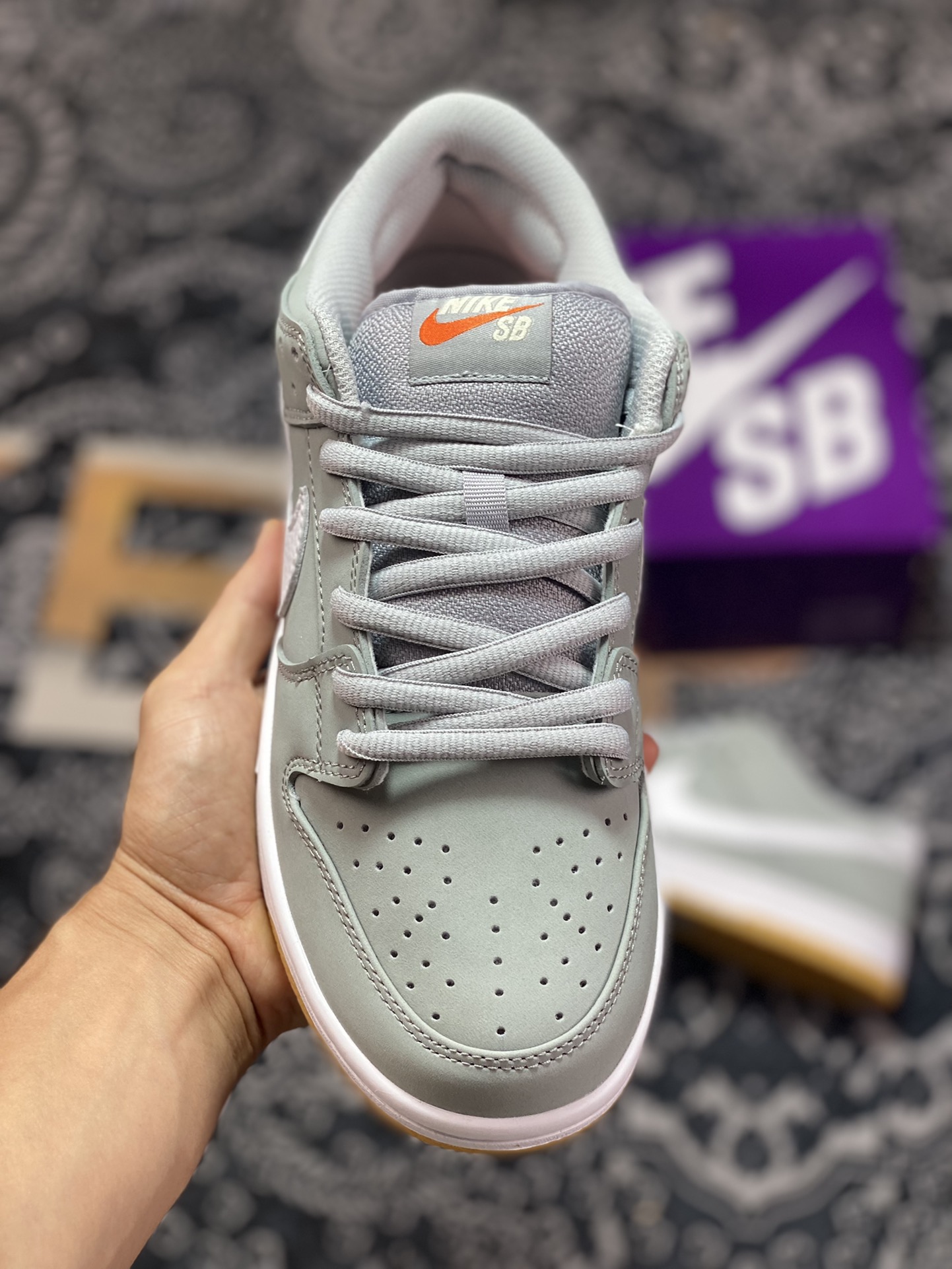 260  Nike SB Dunk Low “Grey Gum” 灰白生胶 DV5464-001