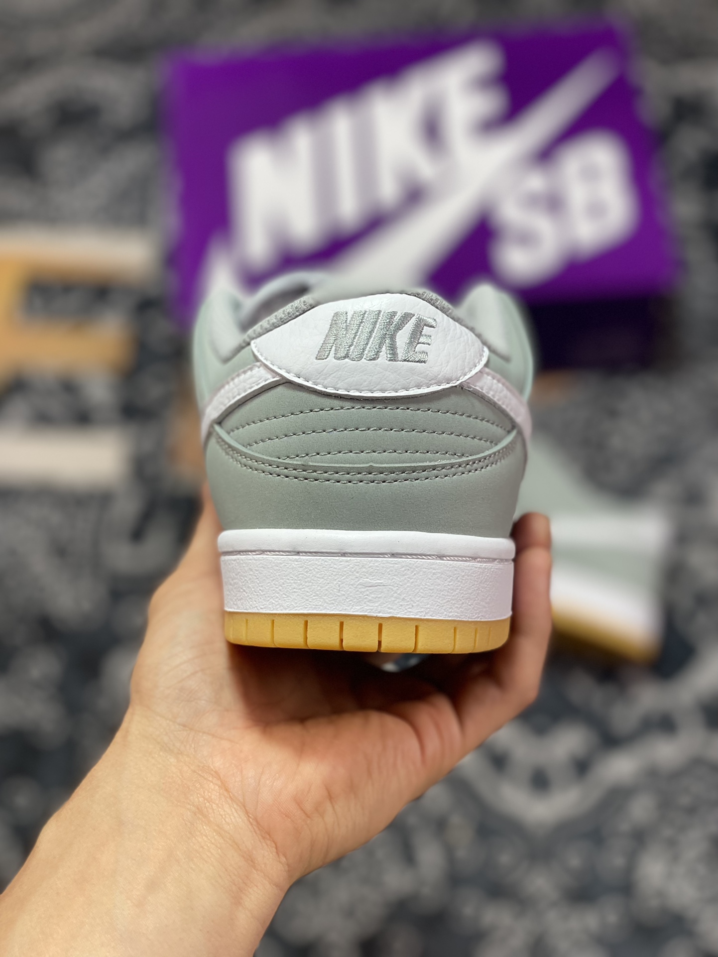 260  Nike SB Dunk Low “Grey Gum” 灰白生胶 DV5464-001