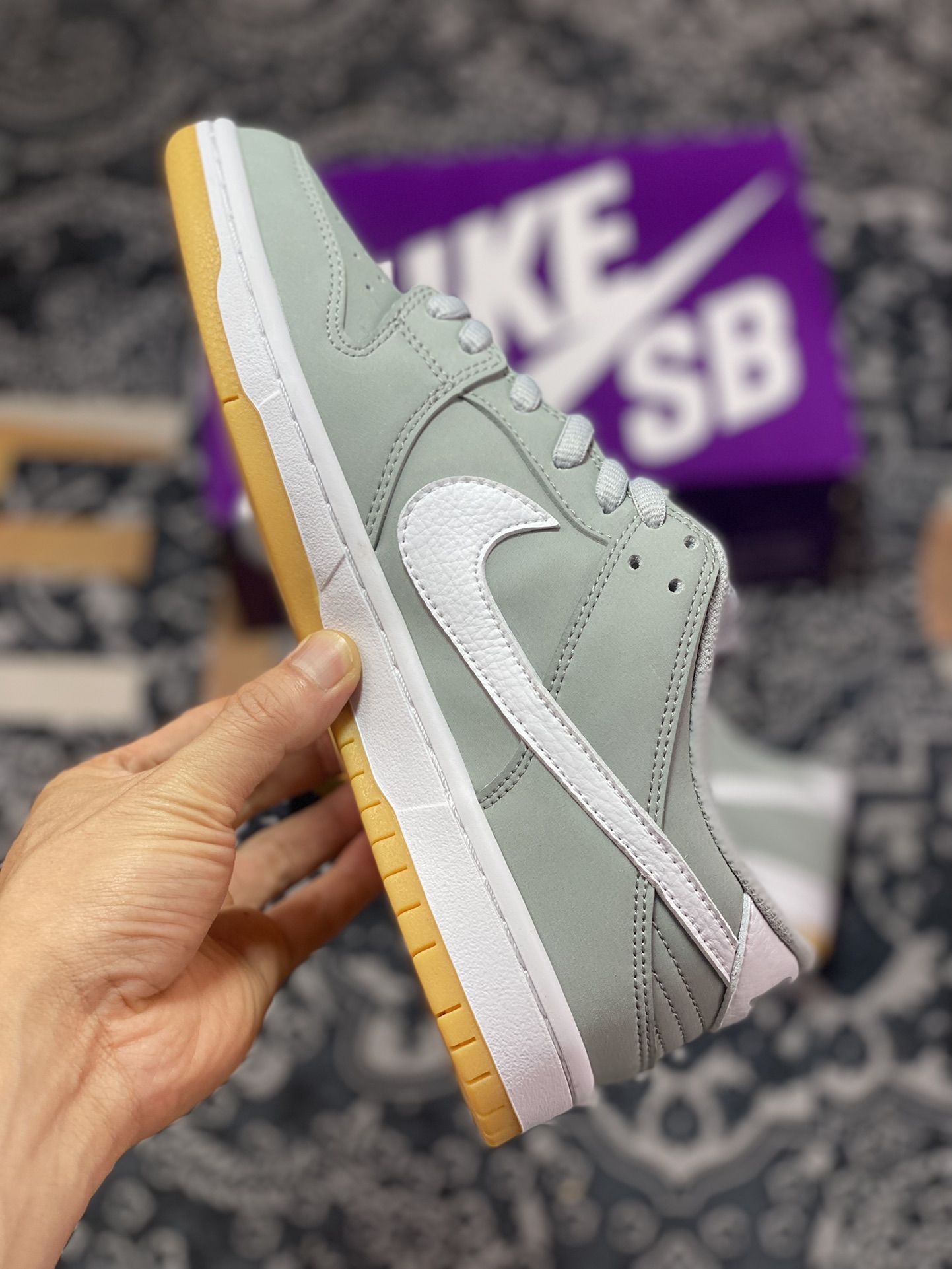 260  Nike SB Dunk Low “Grey Gum” 灰白生胶 DV5464-001